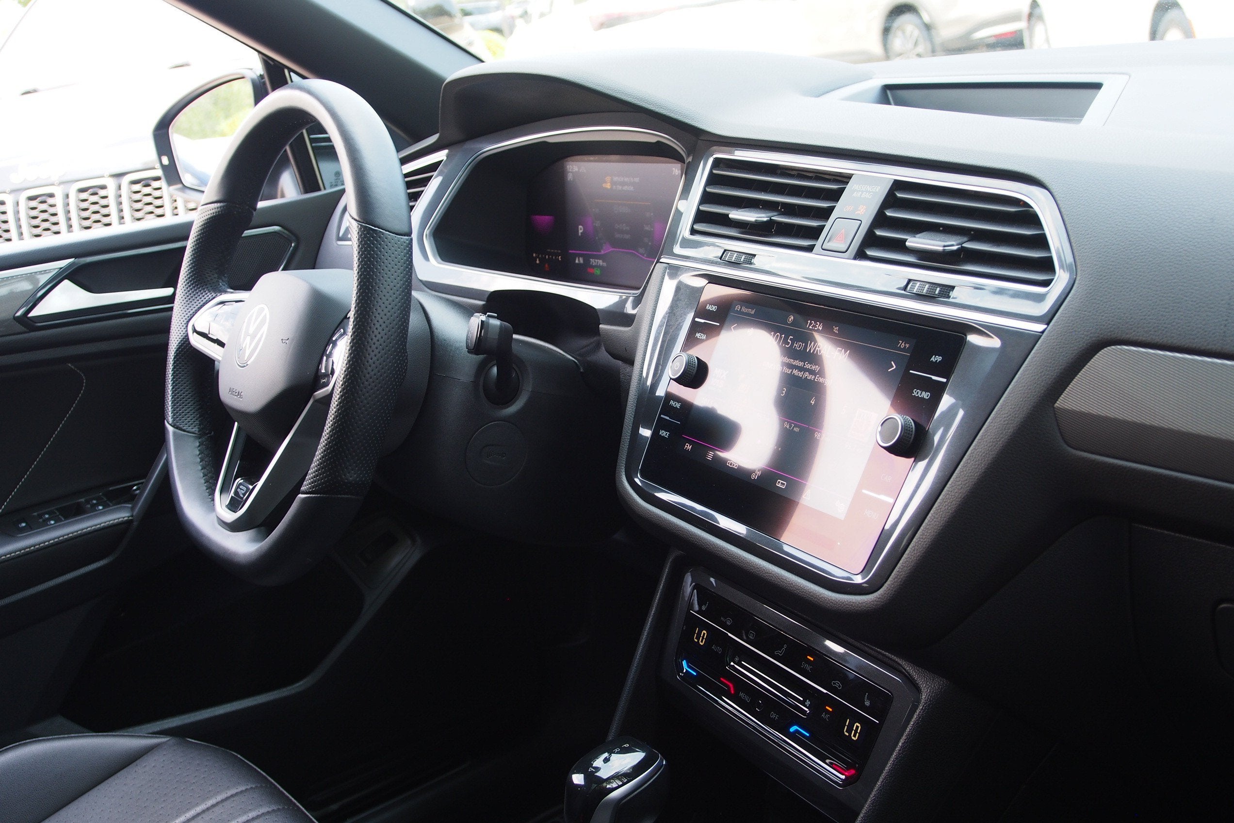 2022 Volkswagen Tiguan SE R-Line Black