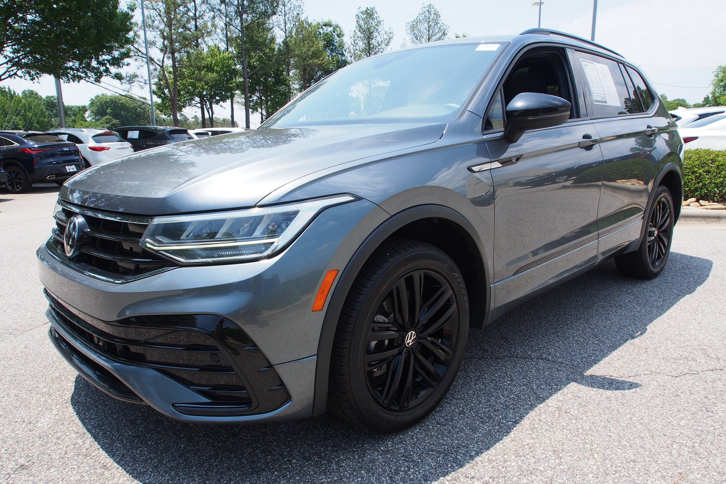 2022 Volkswagen Tiguan SE R-Line Black