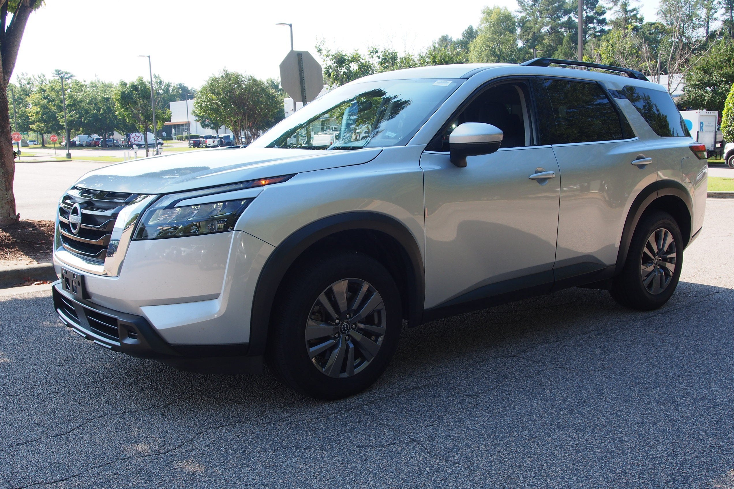 2024 Nissan Pathfinder SV