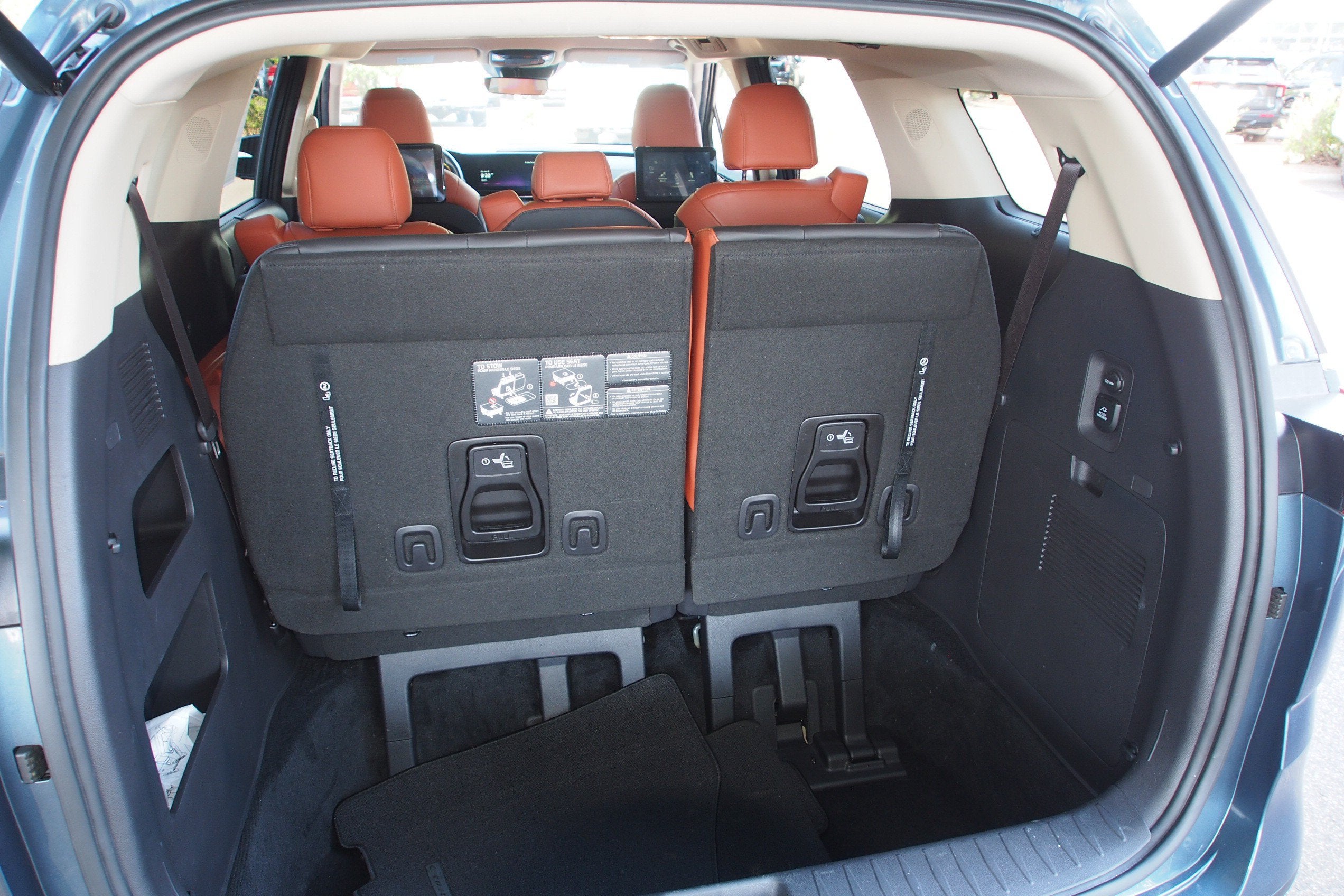 2024 Kia Carnival SX