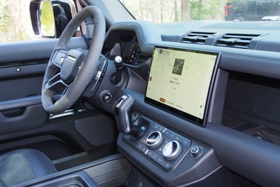 2024 Land Rover Defender V8