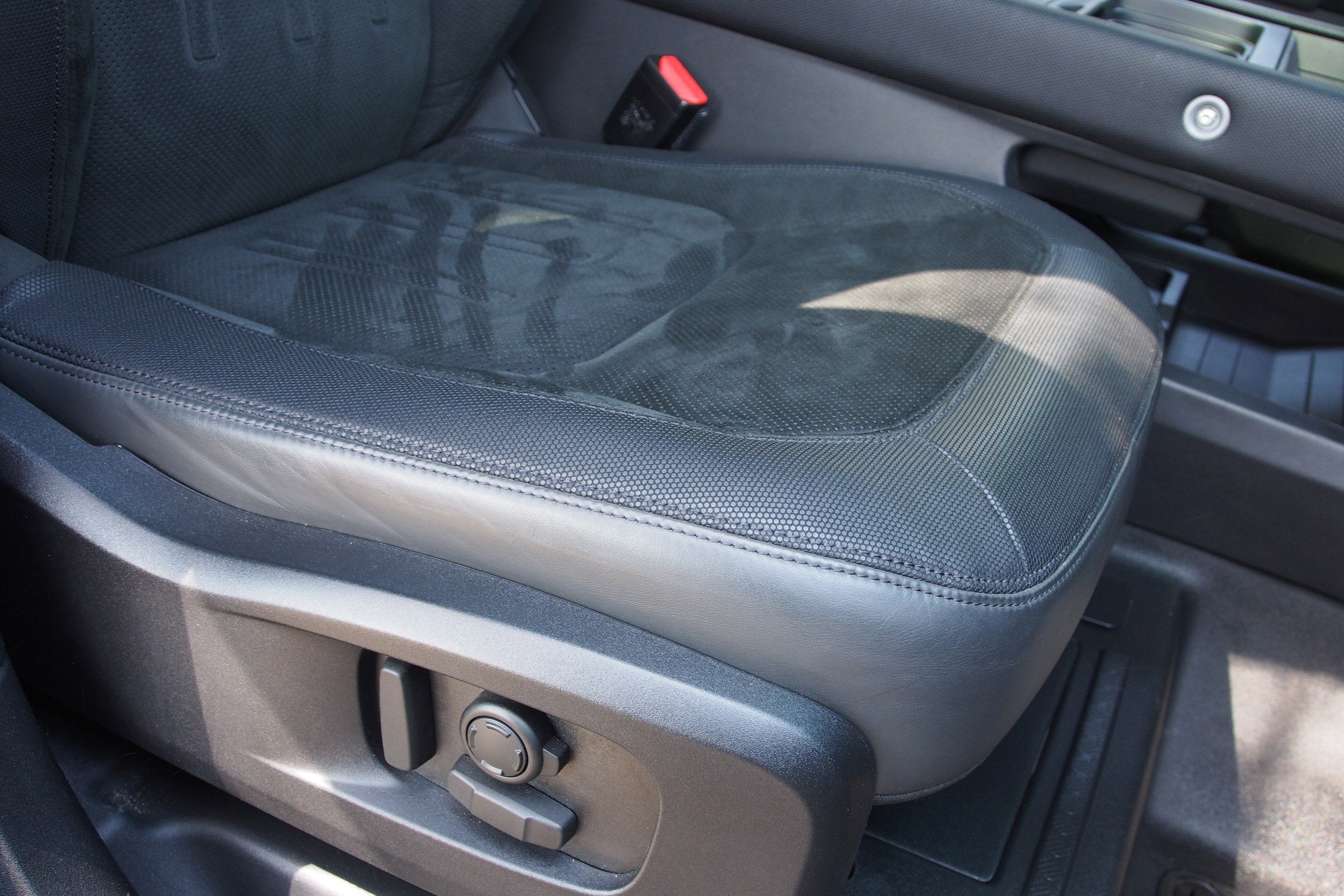 2024 Land Rover Defender V8