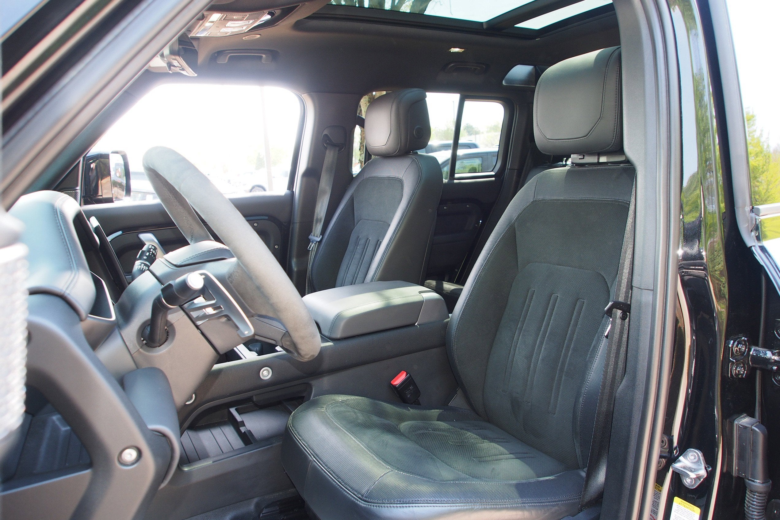 2024 Land Rover Defender V8