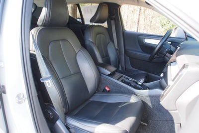 2020 Volvo XC40 Momentum