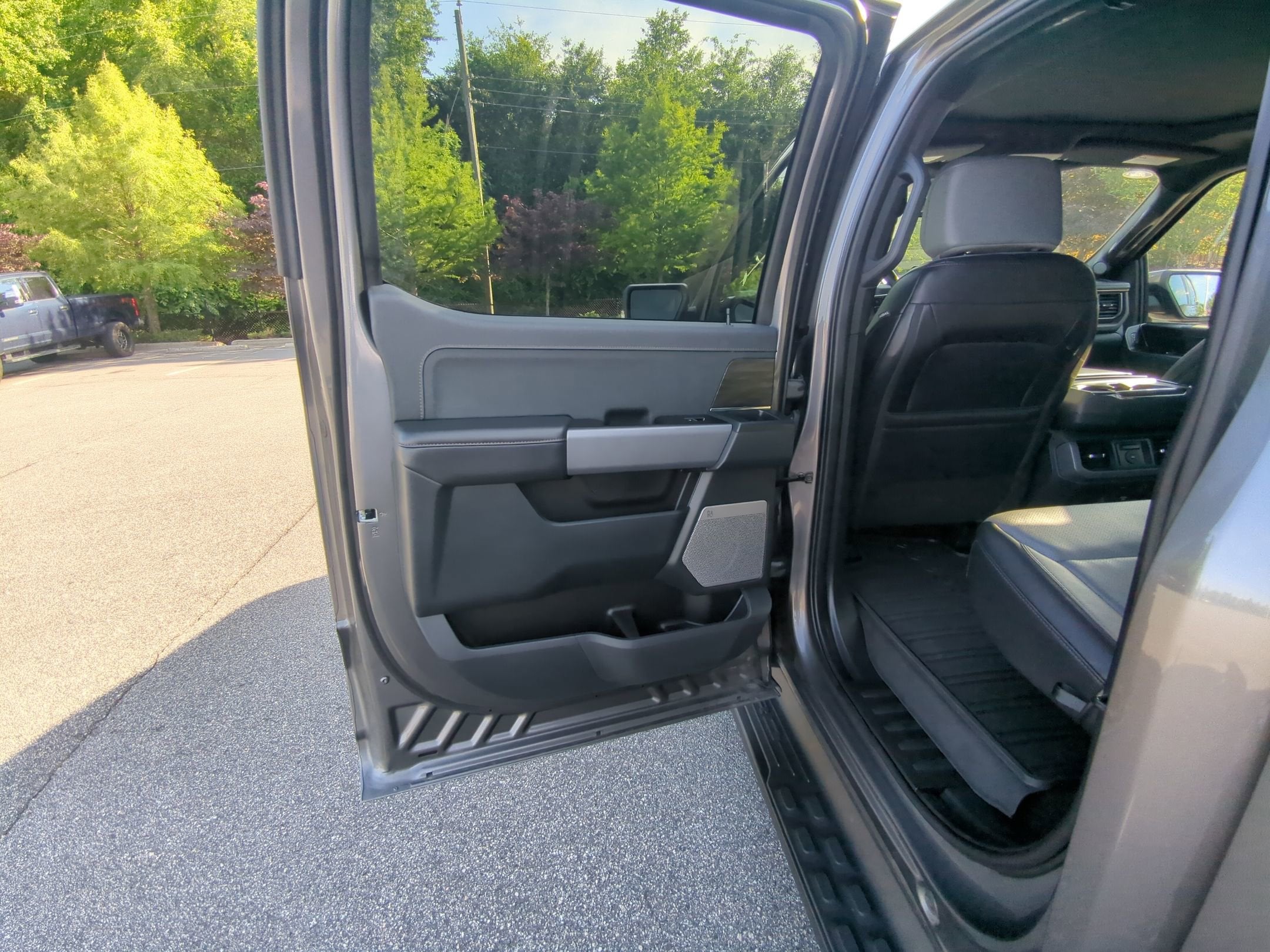 2025 Ford F-150 Lightning LARIAT