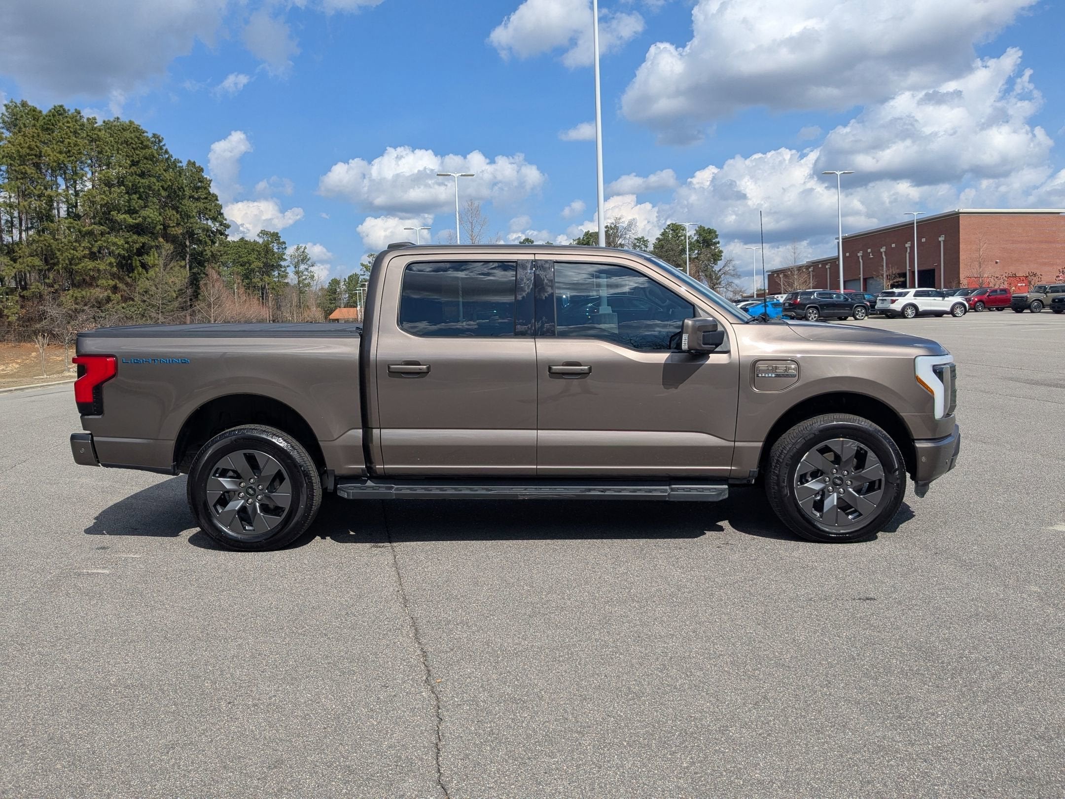 2023 Ford F-150 Lightning LARIAT