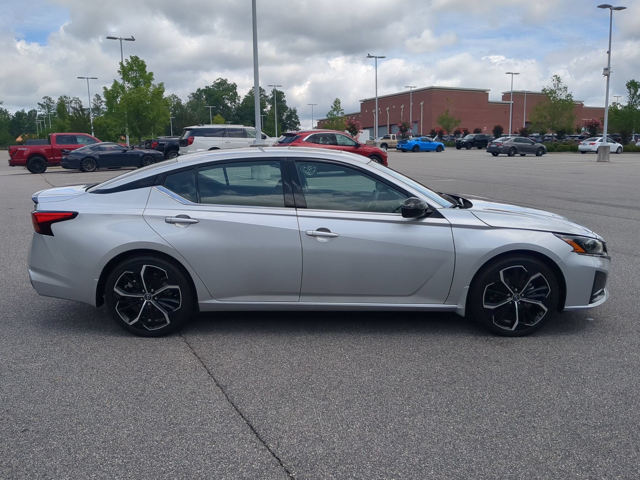 2023 Nissan Altima 2.5 SR