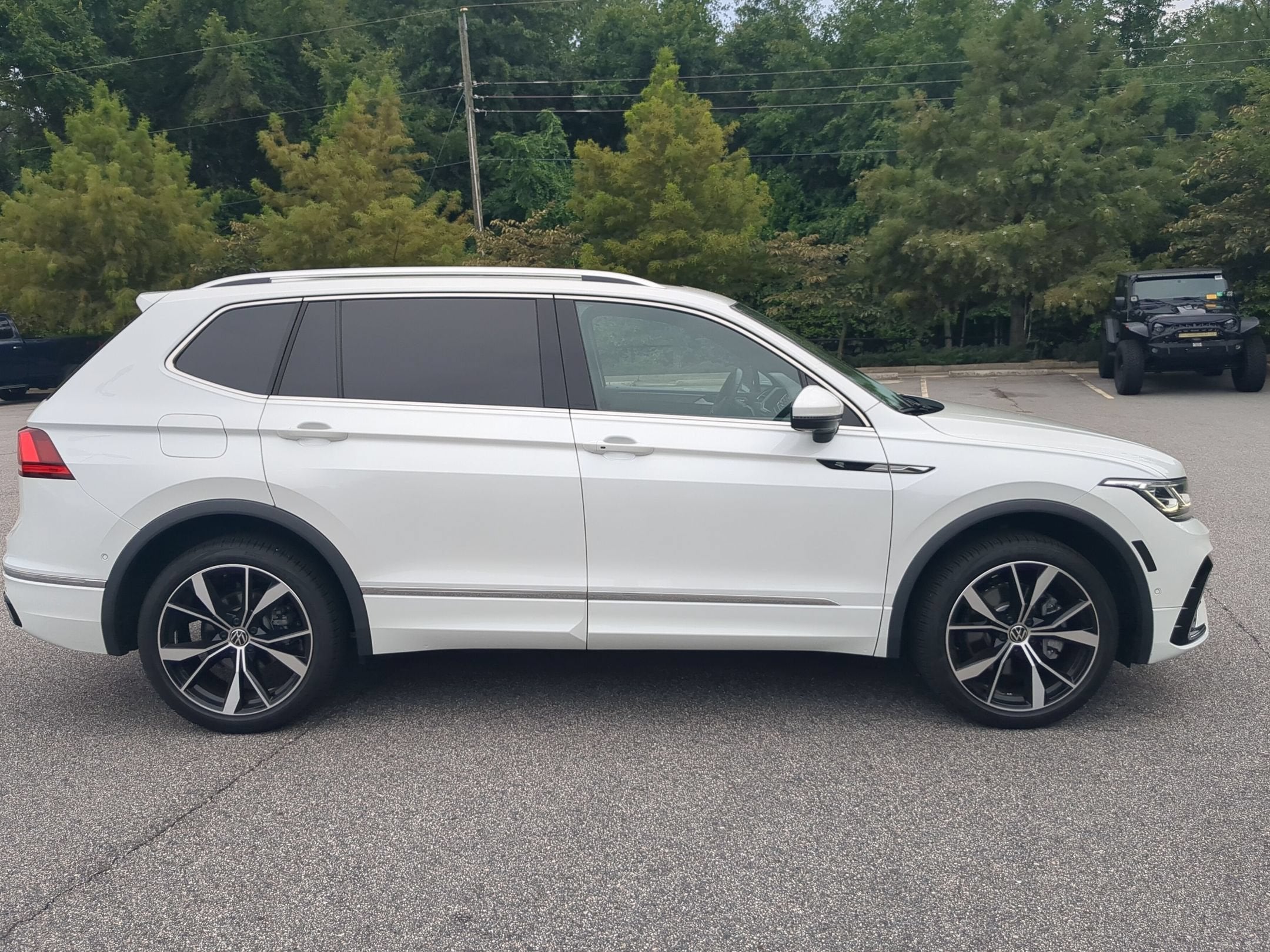 2024 Volkswagen Tiguan SEL R-Line
