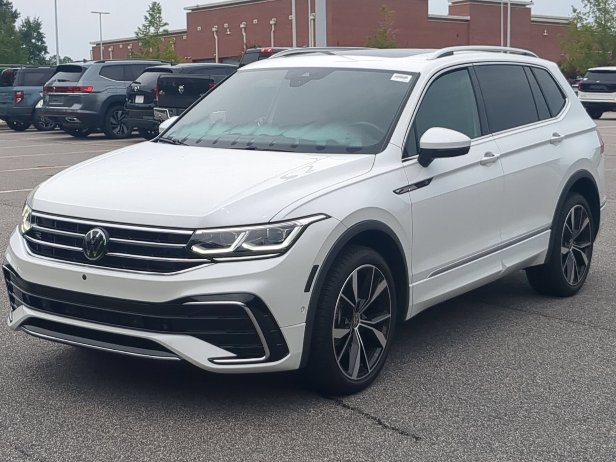 2024 Volkswagen Tiguan SEL R-Line
