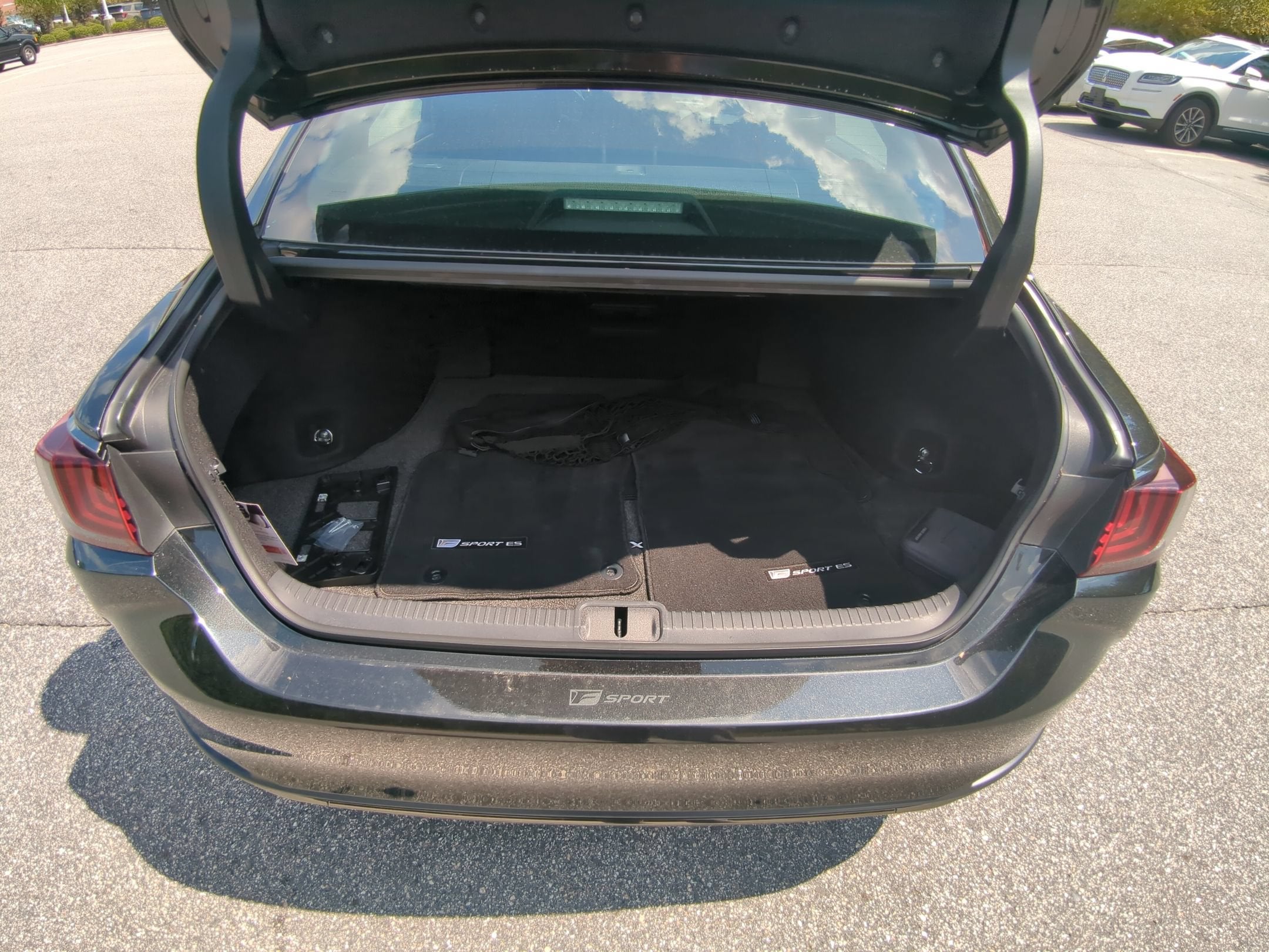 2024 Lexus ES ES 300h F SPORT Handling
