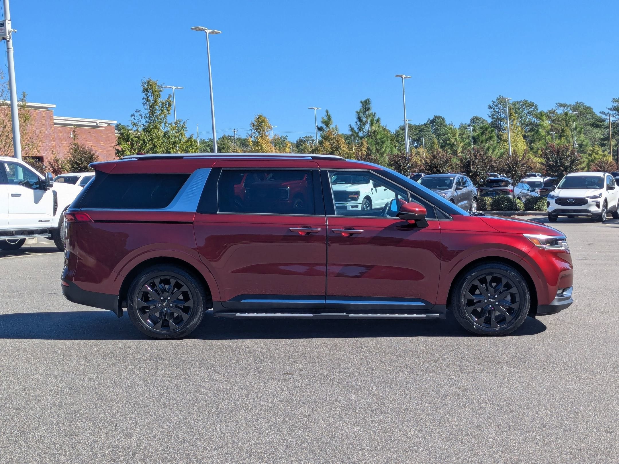 2023 Kia Carnival SX