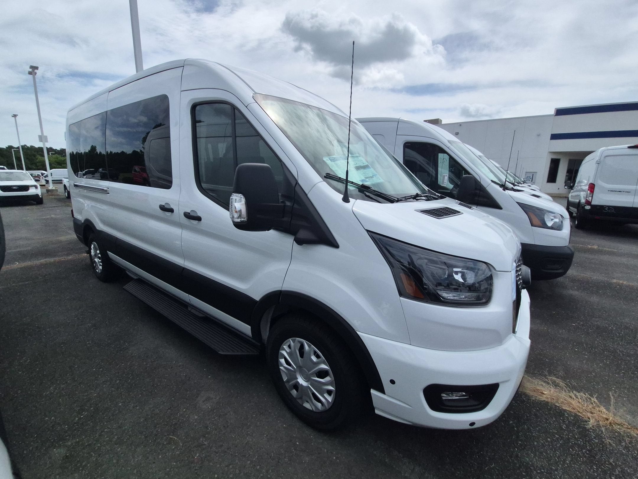 2026 Ford Transit Passenger Wagon XLT