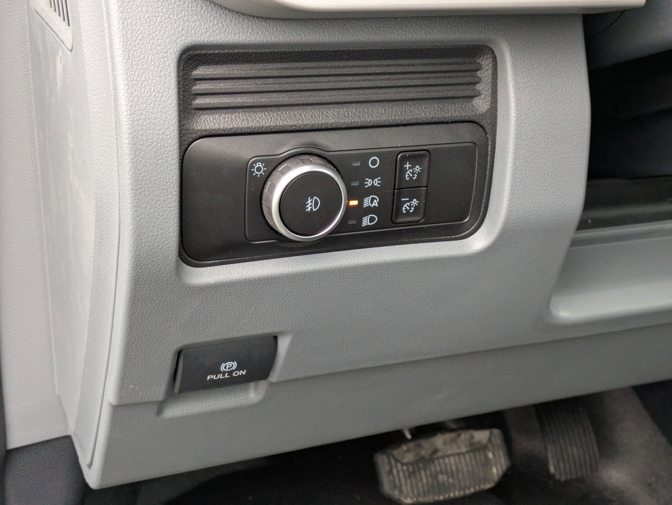 2025 Ford Super Duty F-600 DRW XL