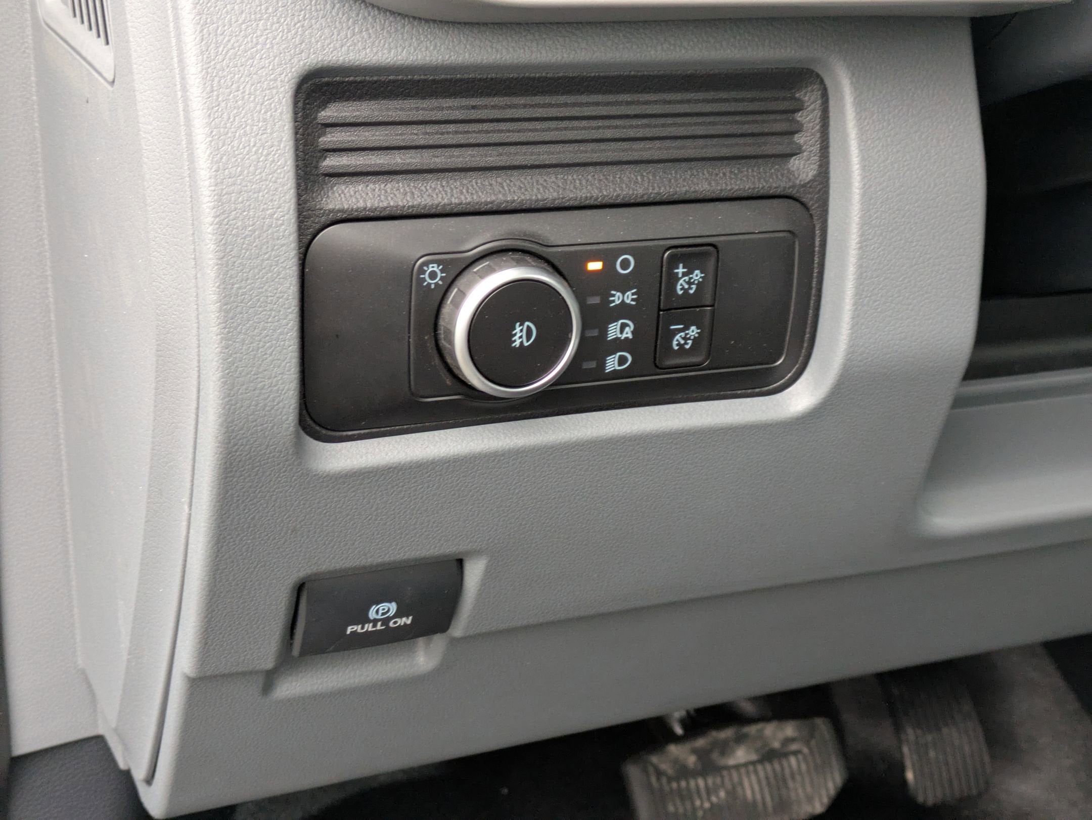 2025 Ford Super Duty F-600 DRW XL