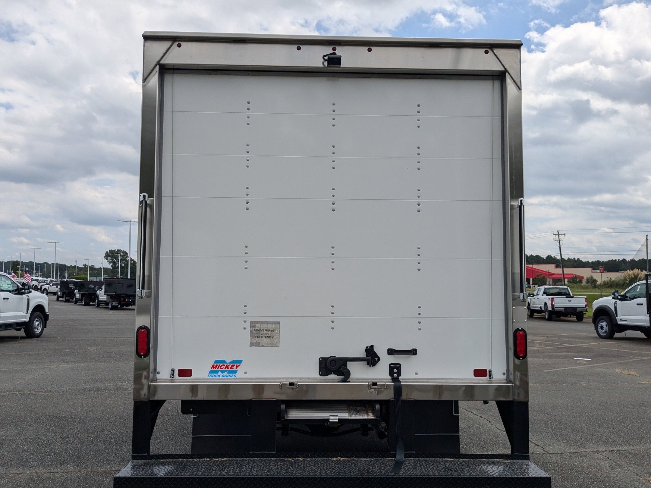 2024 Ford Transit Chassis Base 14FT Box