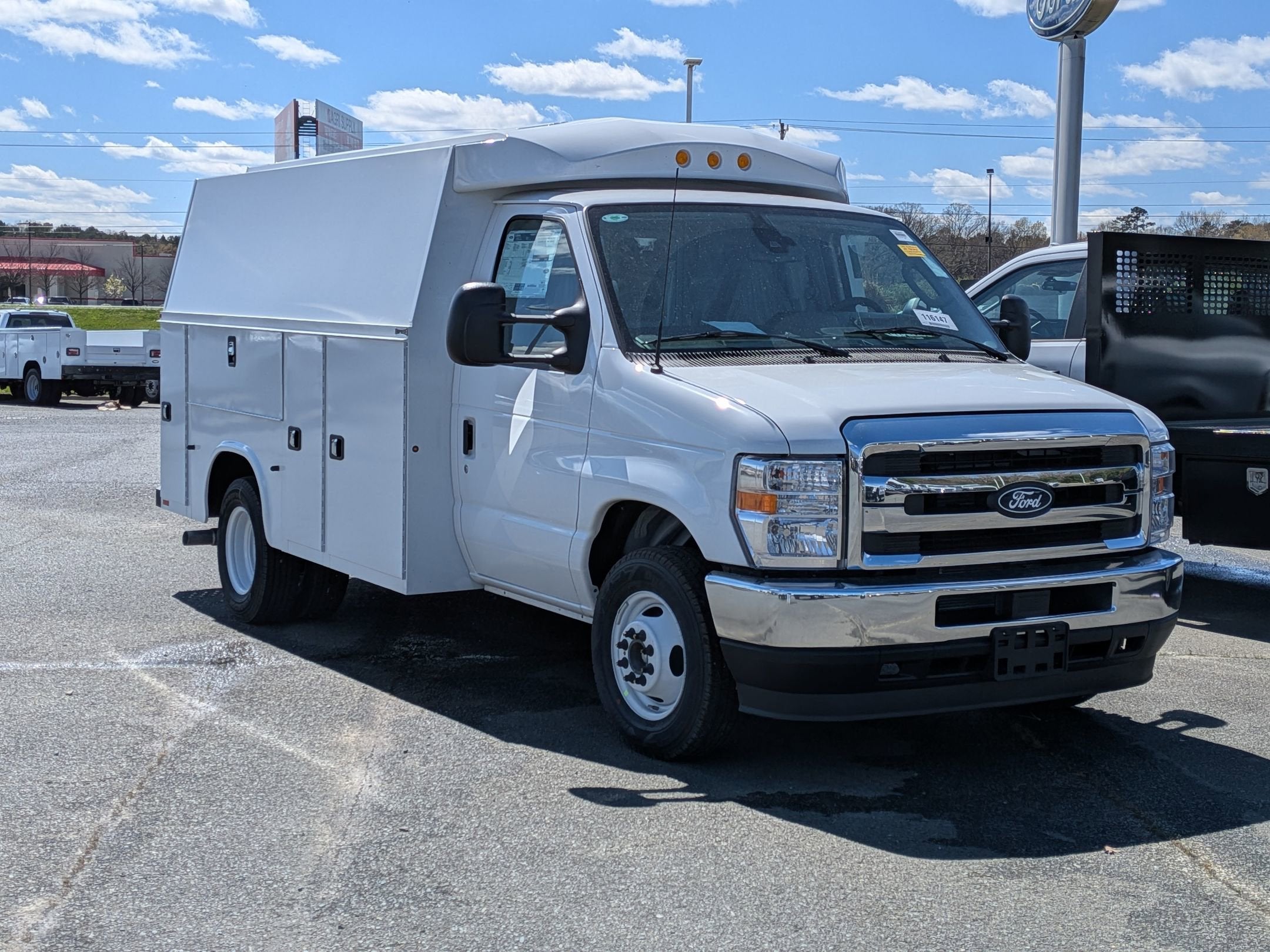 2027 Ford E-Series Cutaway Base