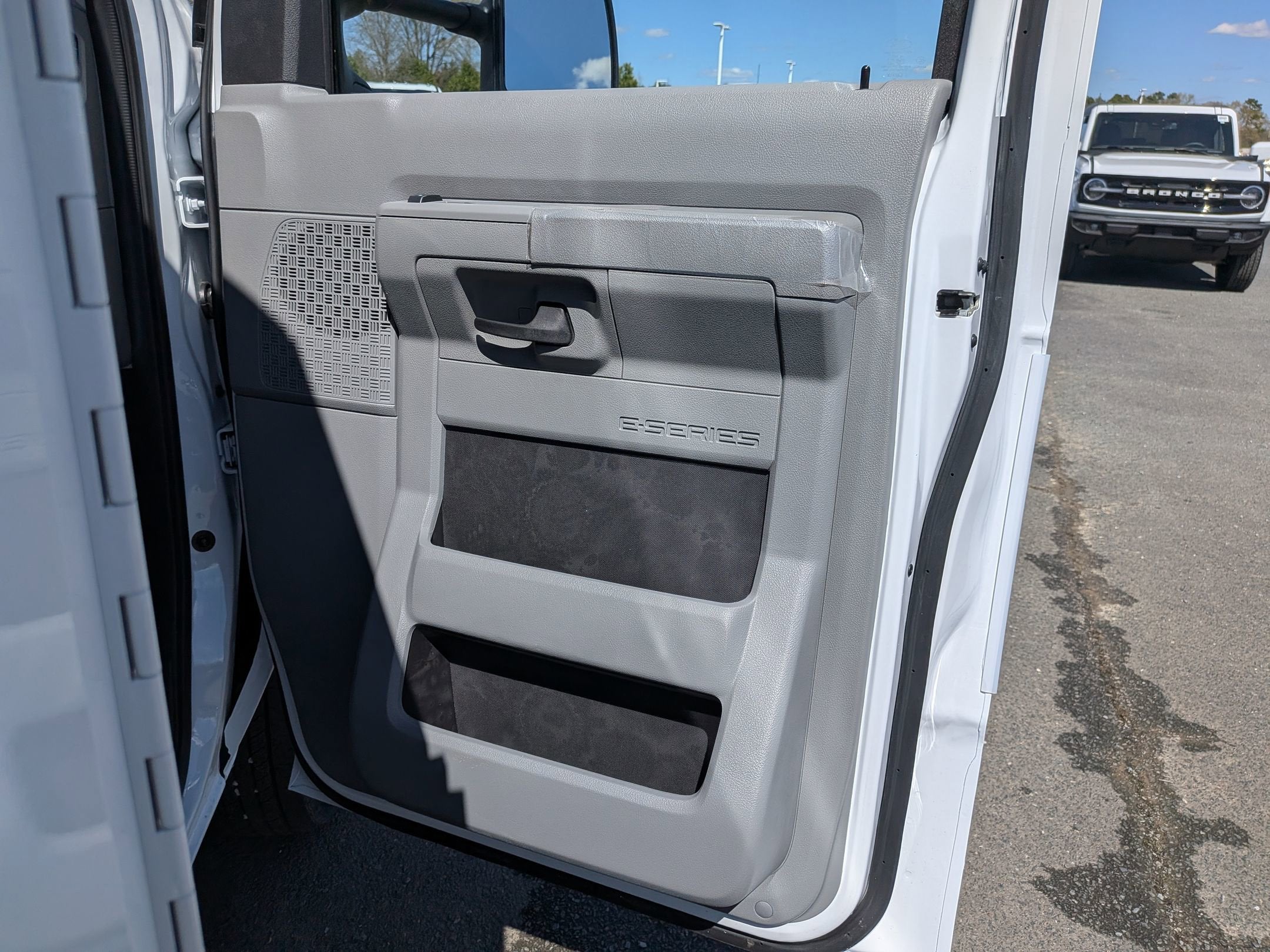 2027 Ford E-Series Cutaway Base