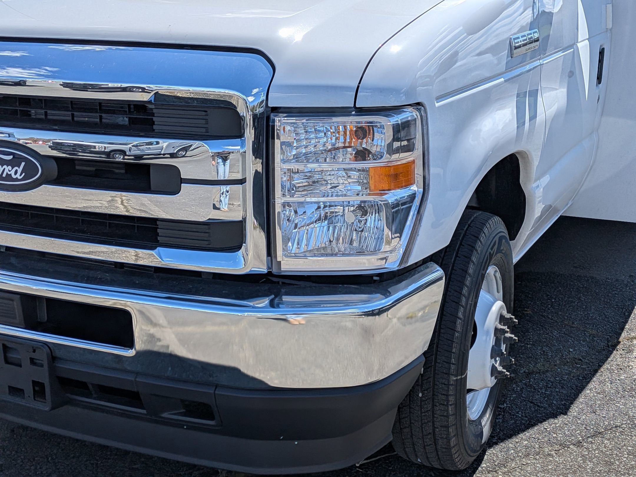 2027 Ford E-Series Cutaway Base