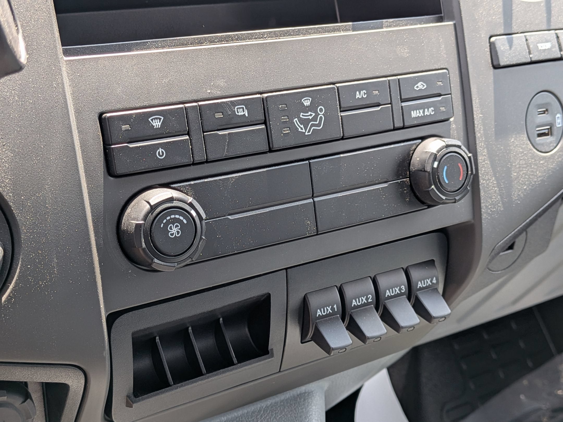 2027 Ford F-750SD Base