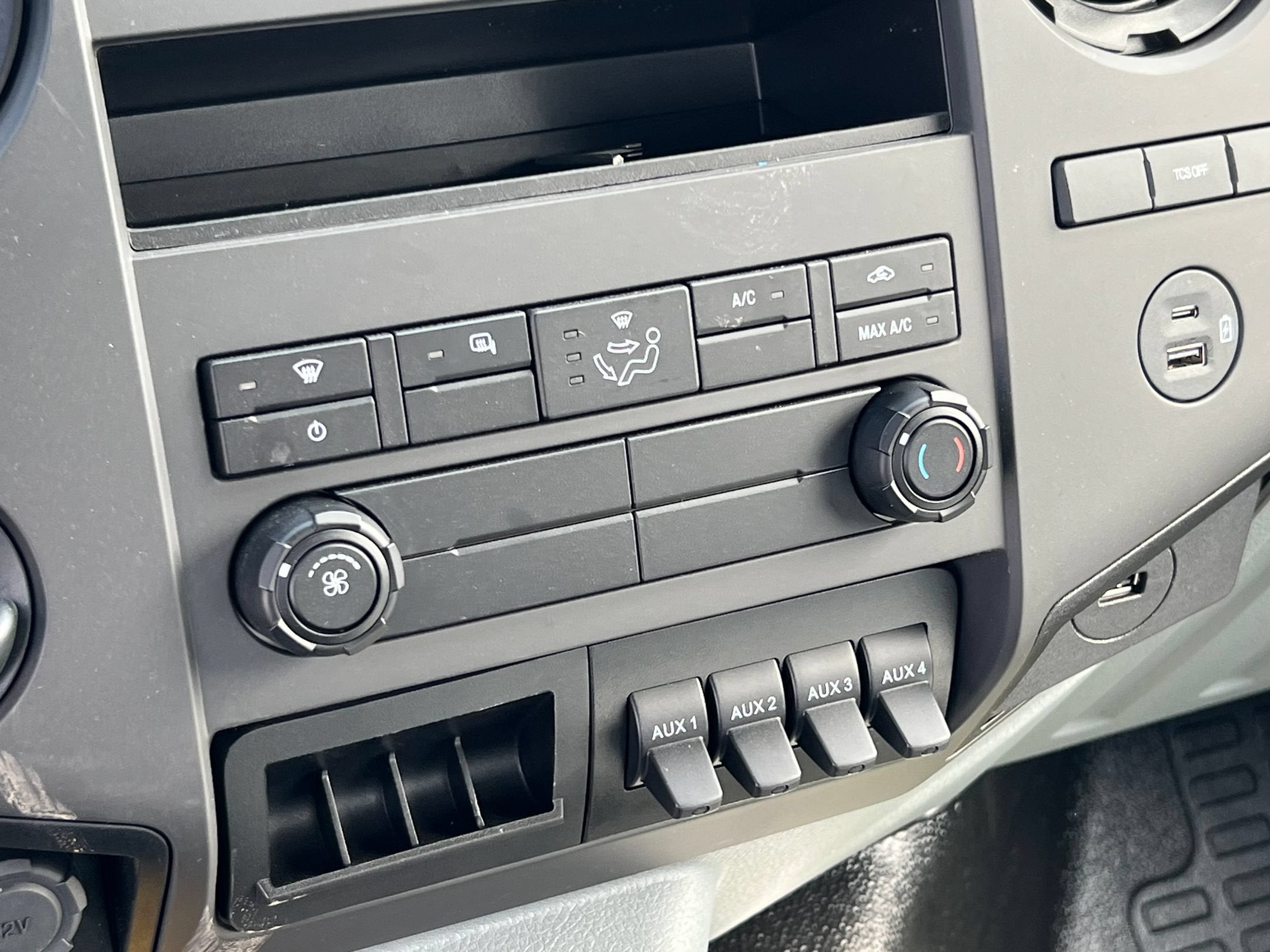 2027 Ford F-750SD Base