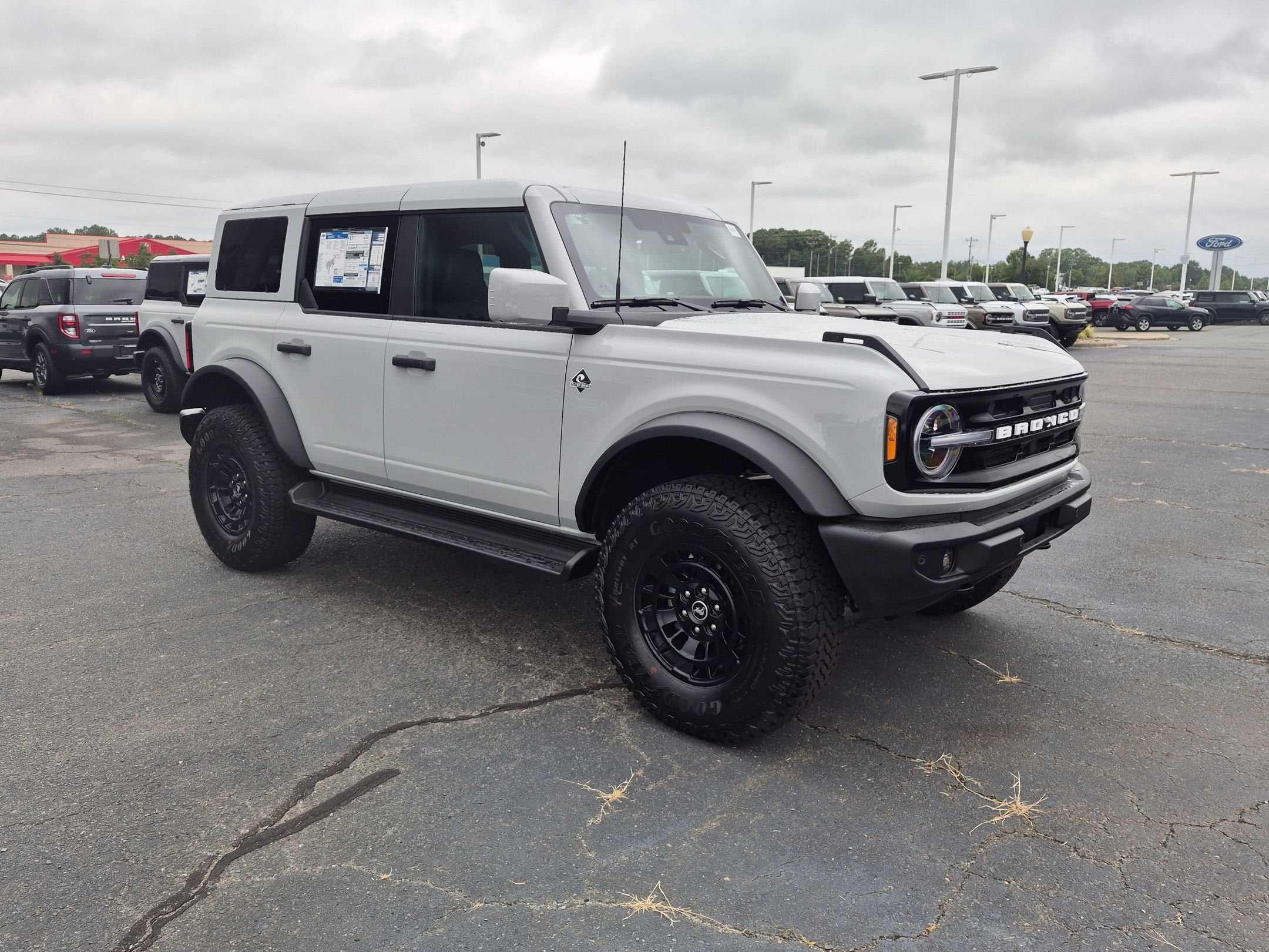 2026 Ford Bronco Outer Banks