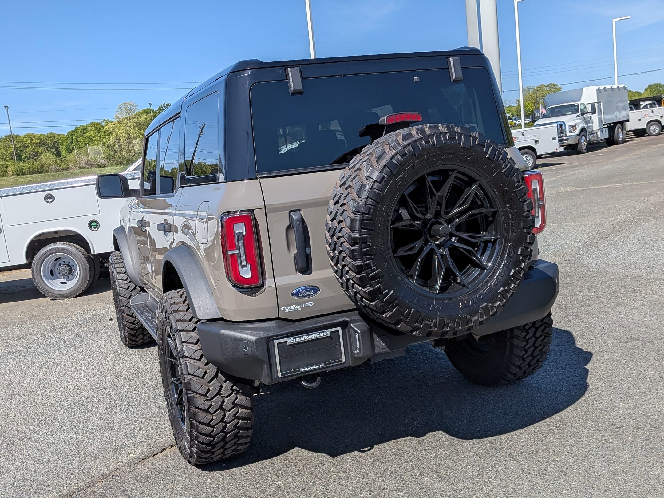 2025 Ford Bronco Outer Banks Custom Wheels / Lift