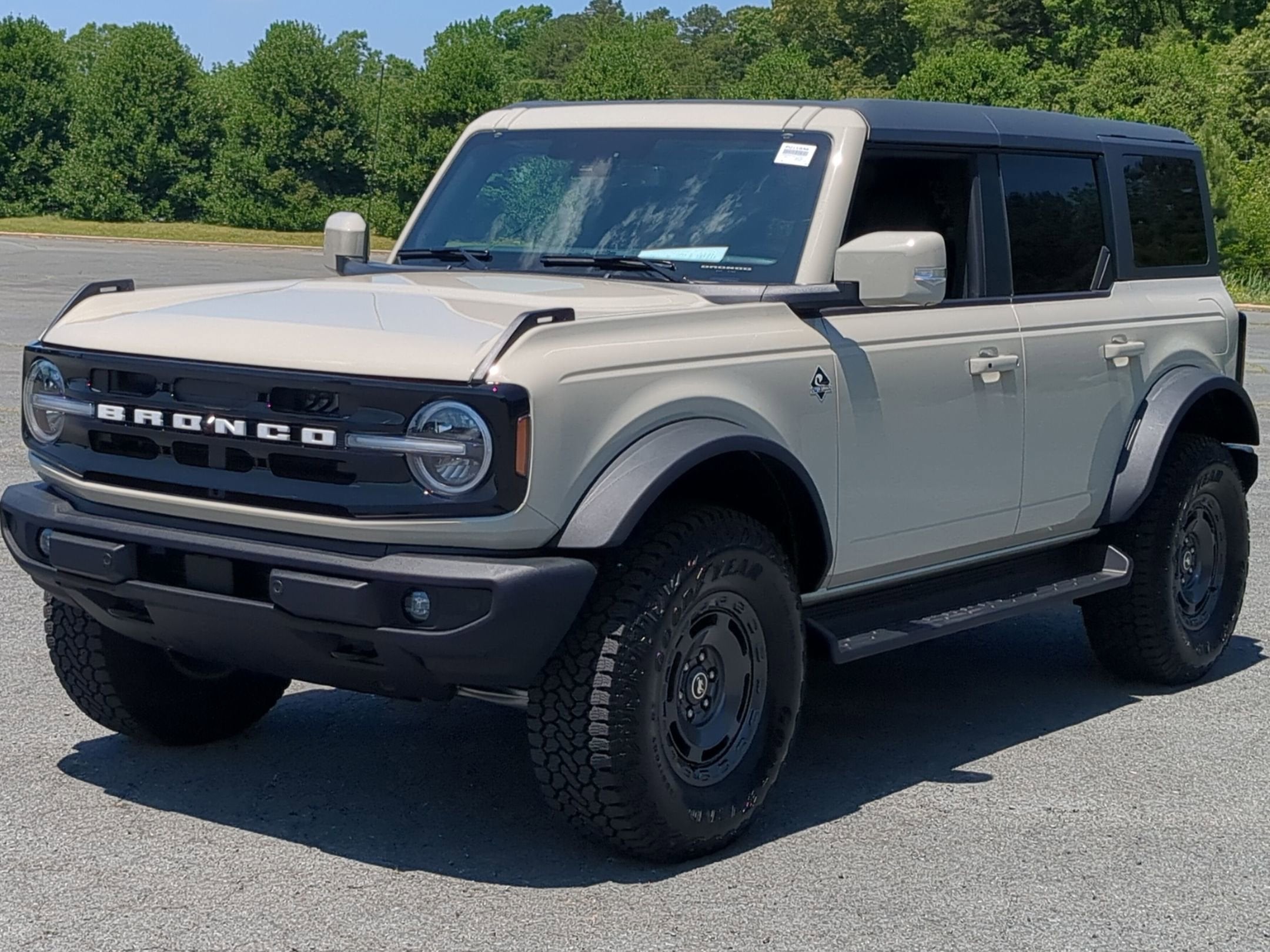 2025 Ford Bronco Outer Banks