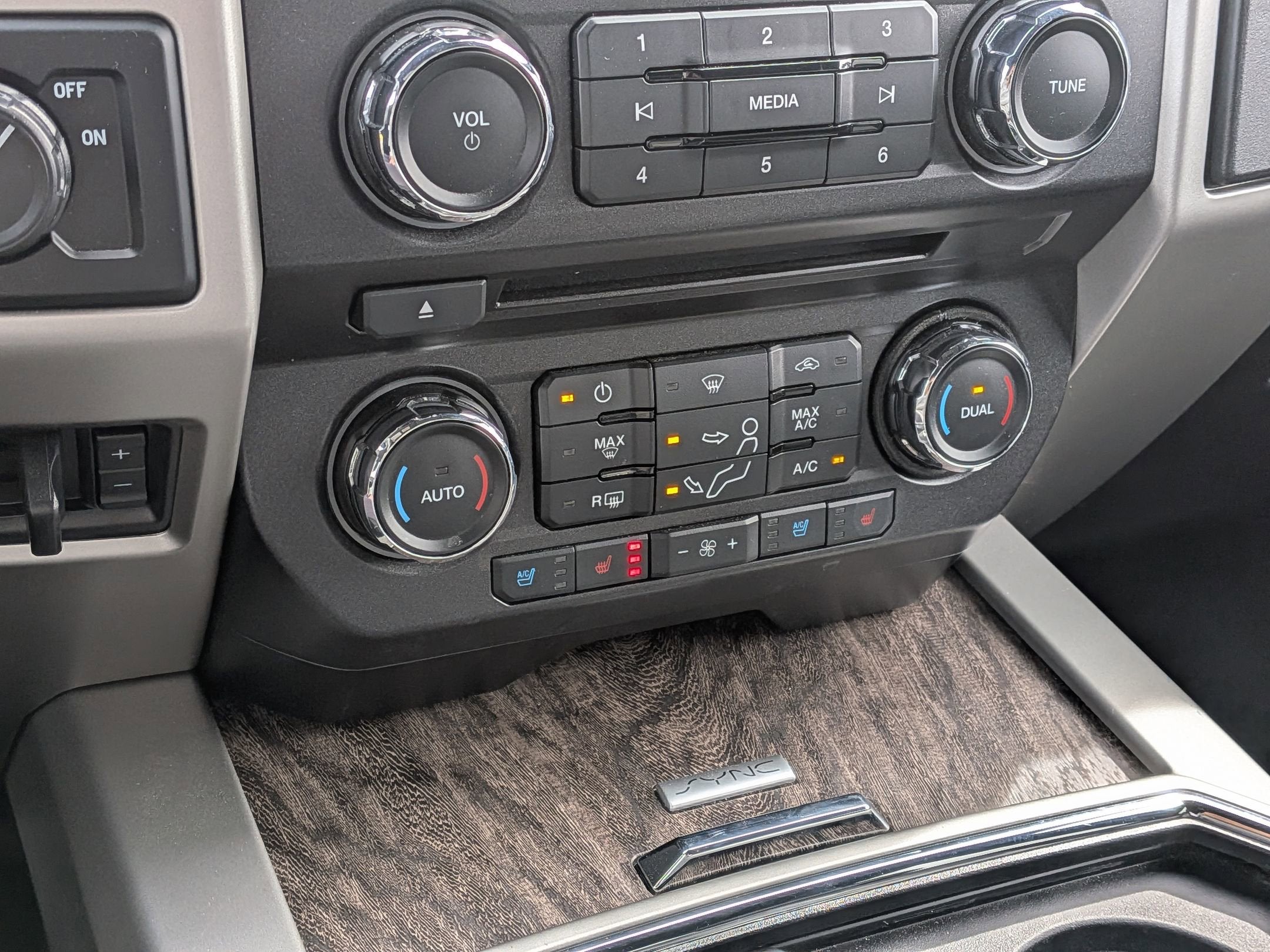 2017 Ford Super Duty F-250 SRW Lariat