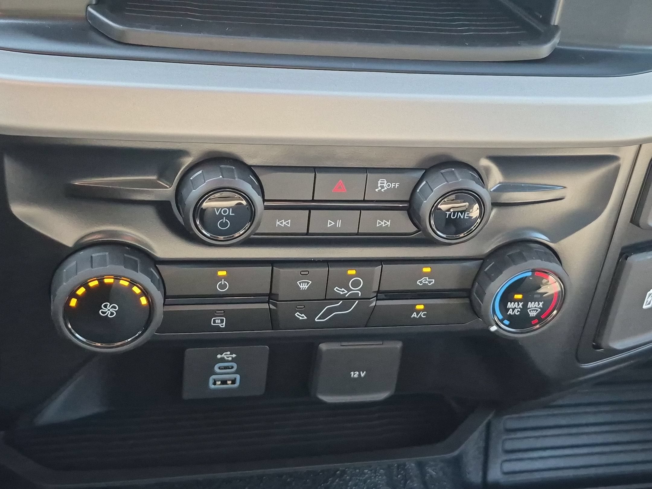 2027 Ford Super Duty F-350 SRW XL