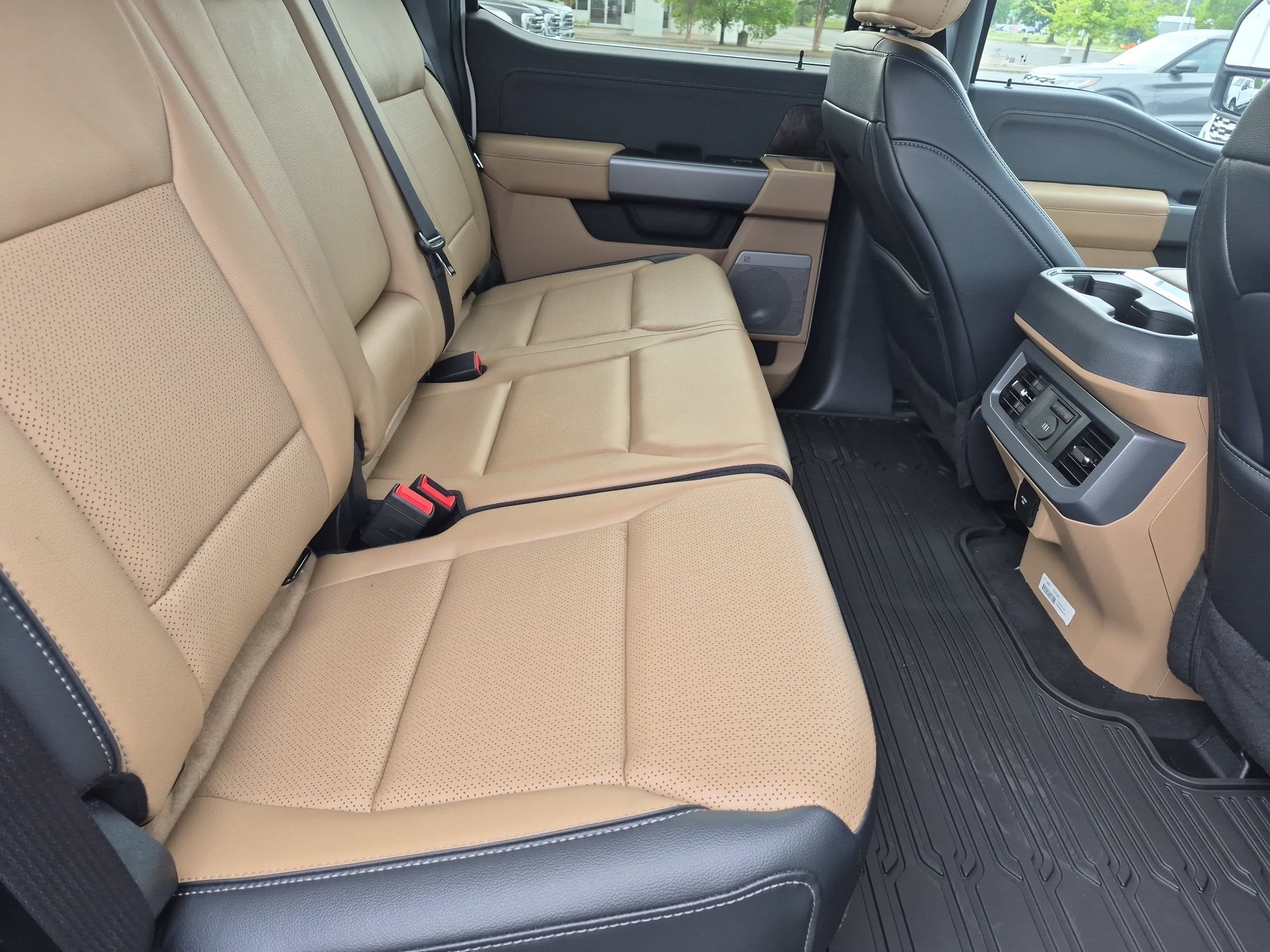 2026 Ford Super Duty F-350 DRW LARIAT