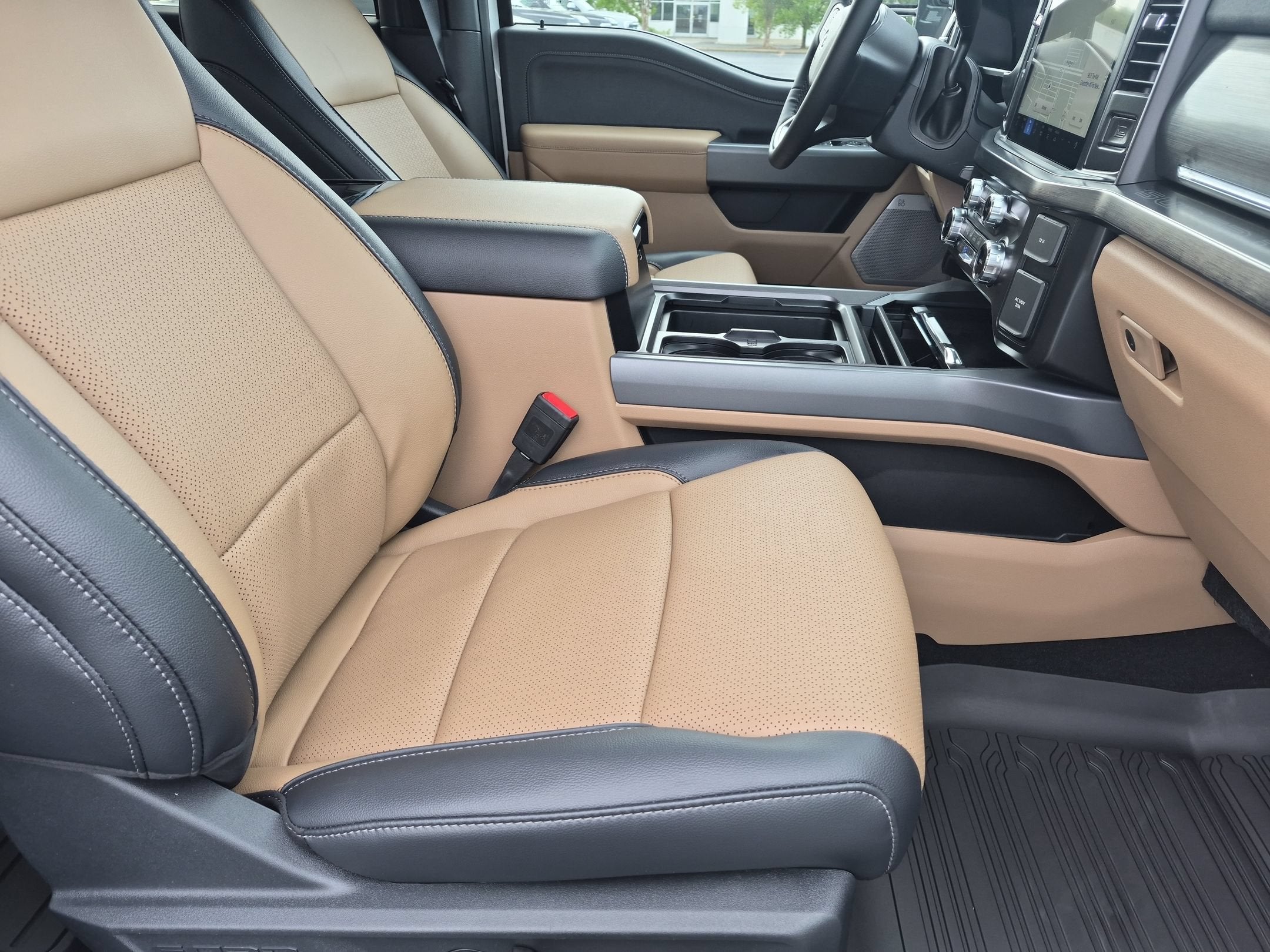 2026 Ford Super Duty F-350 DRW LARIAT