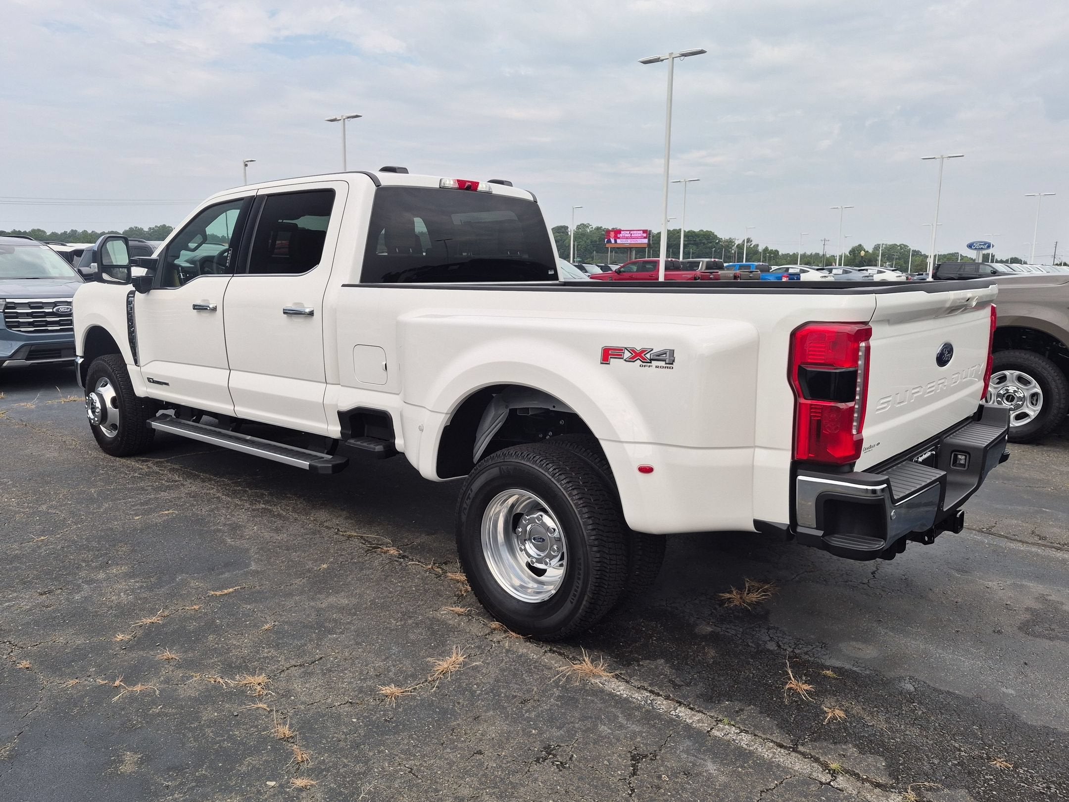 2026 Ford Super Duty F-350 DRW LARIAT
