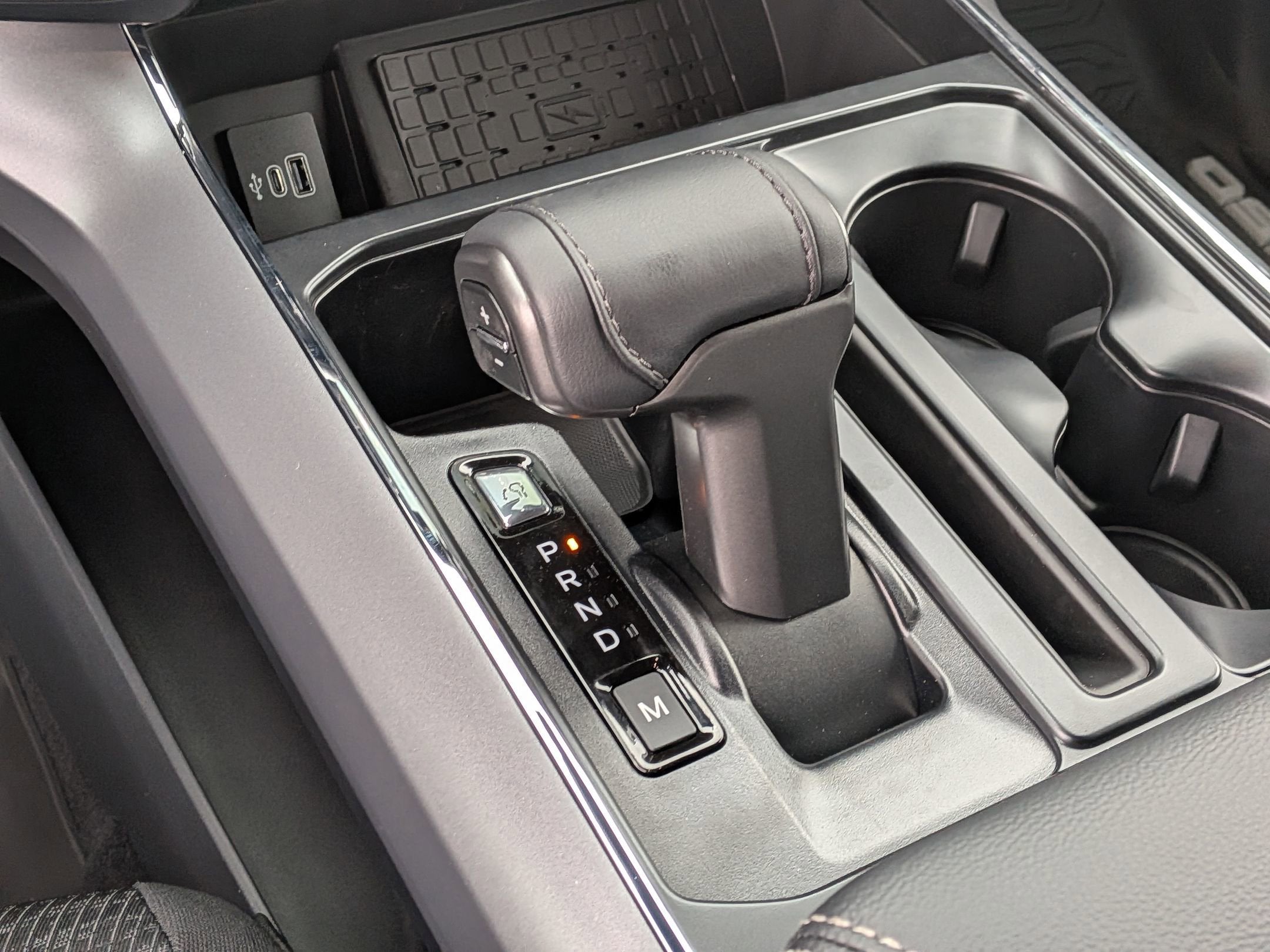 2026 Ford F-150 XLT - 6" lift custom wheels,Leather