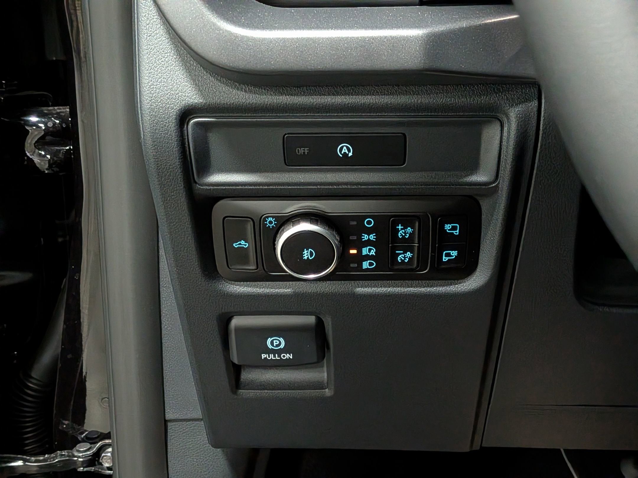 2025 Ford F-150 XLT - 6" lift custom wheels,Leather