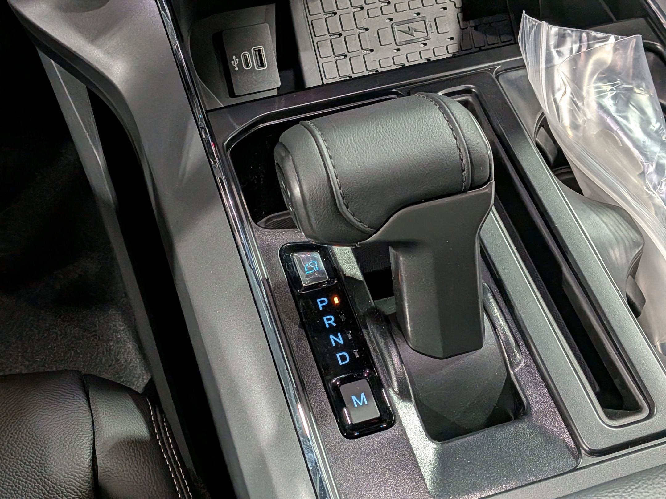 2025 Ford F-150 XLT - 6" lift custom wheels,Leather