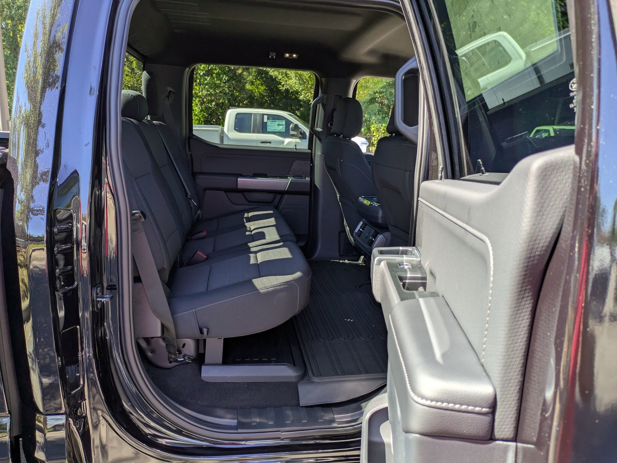 2025 Ford F-150 XLT - 6" lift custom wheels,Leather