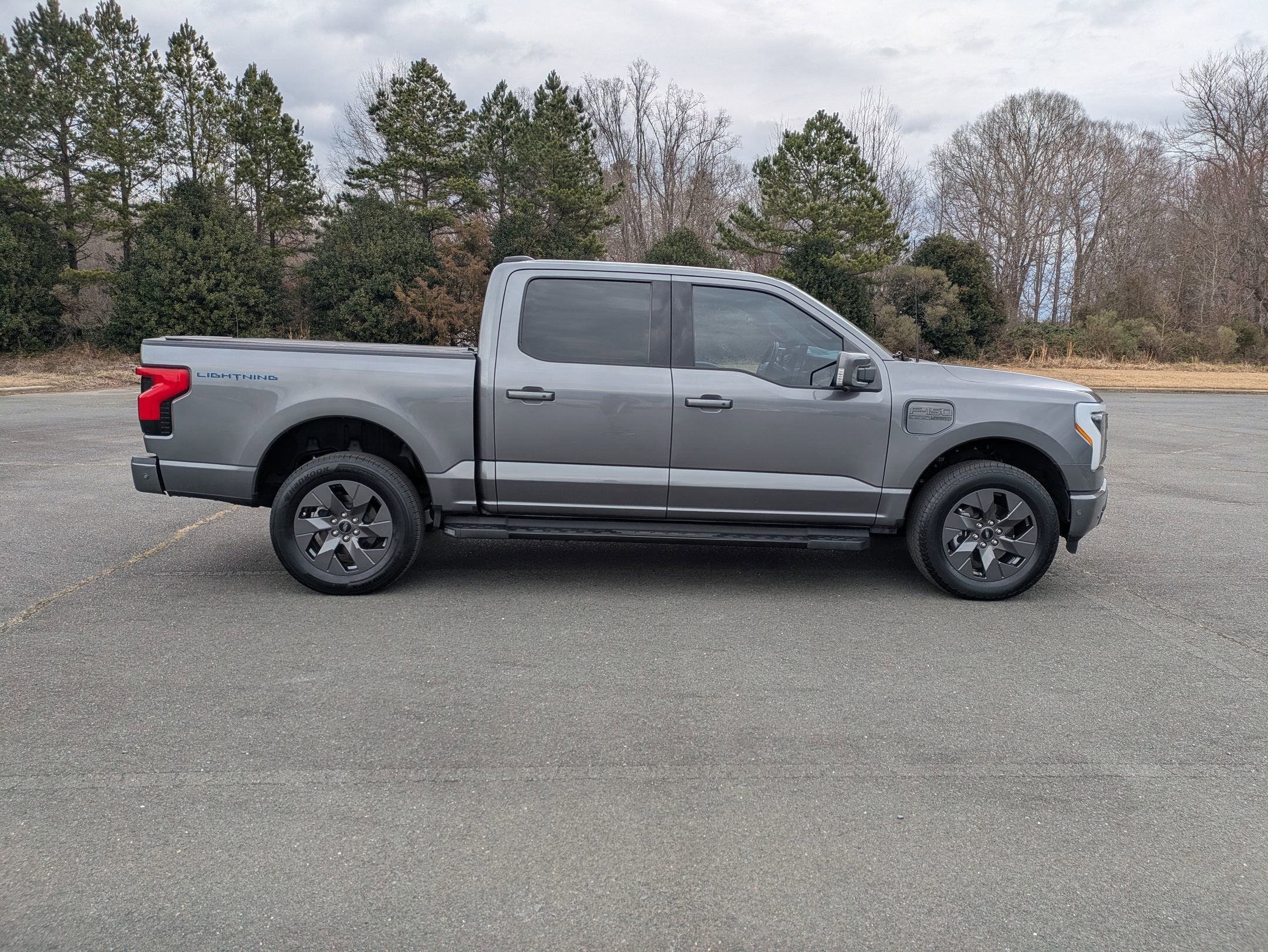 2023 Ford F-150 Lightning LARIAT