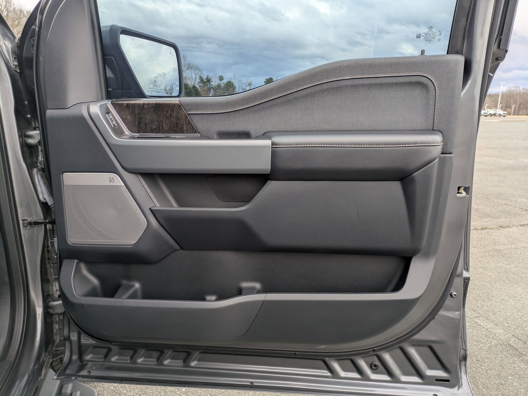 2023 Ford F-150 Lightning LARIAT