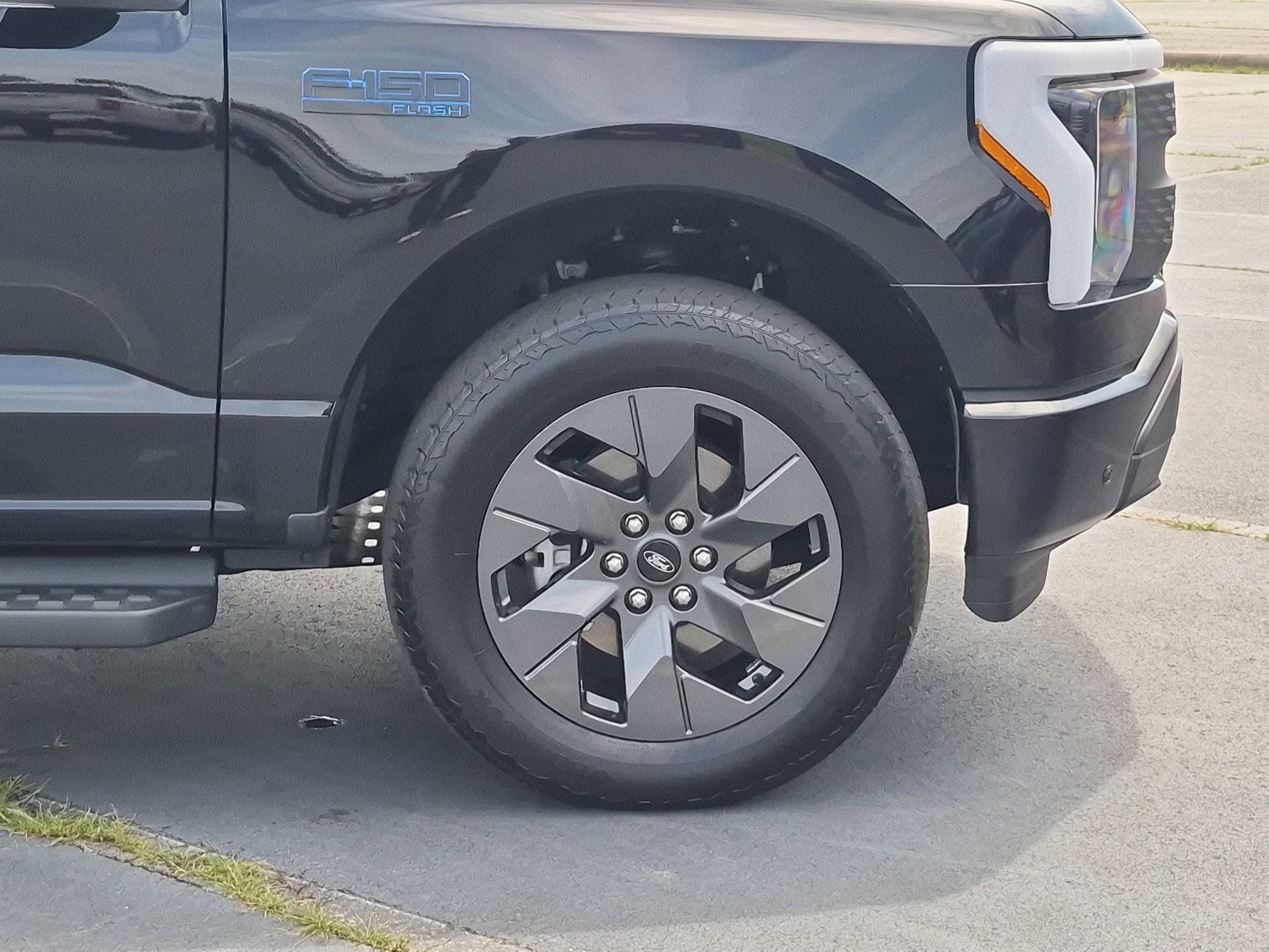 2024 Ford F-150 Lightning Flash