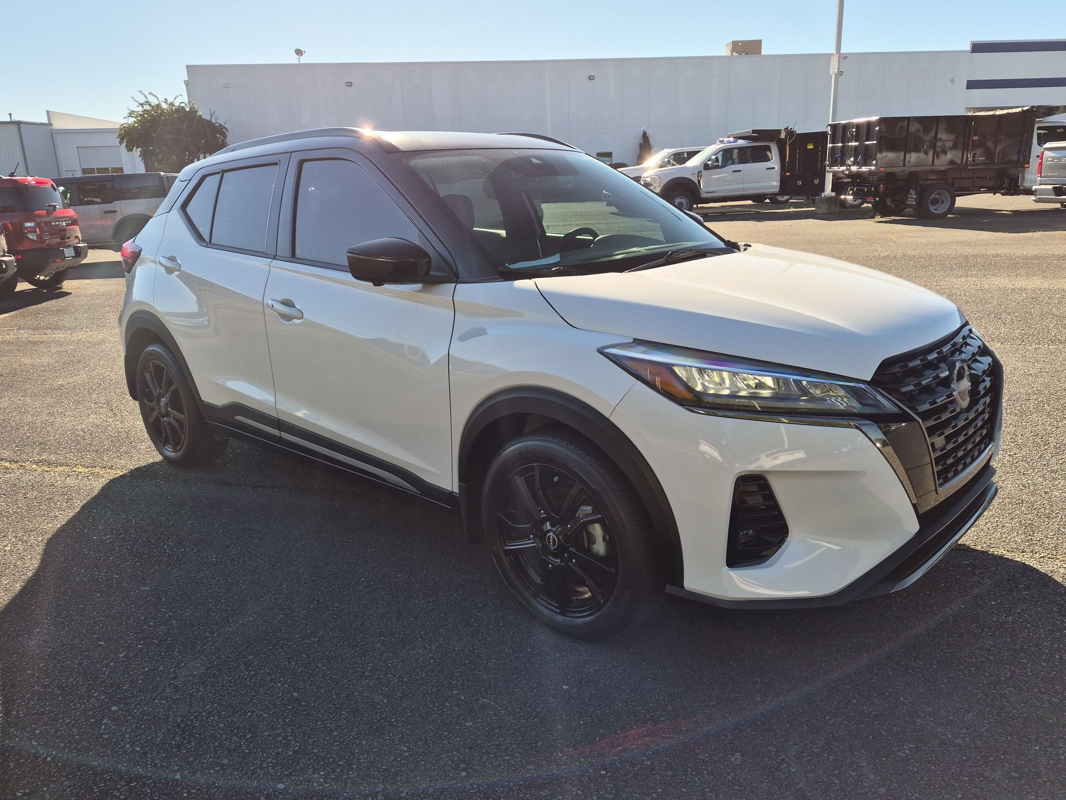 2023 Nissan Kicks SR