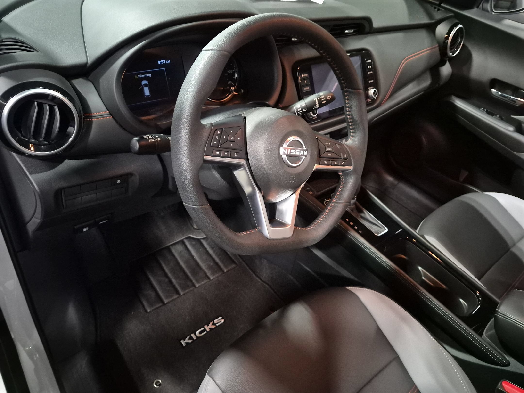 2023 Nissan Kicks SR