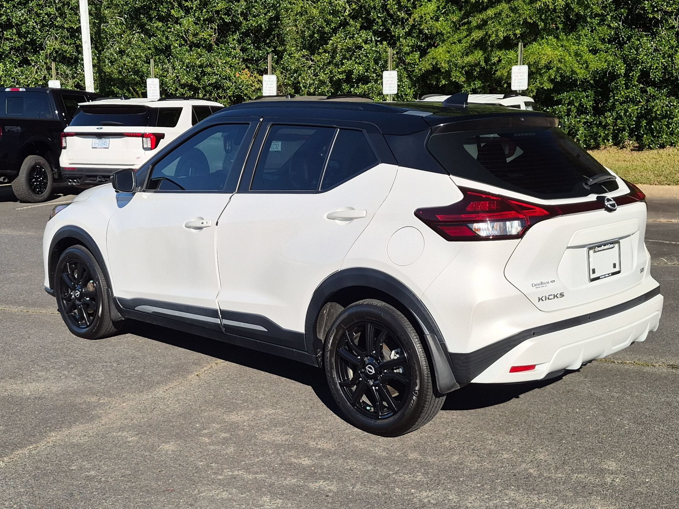 2023 Nissan Kicks SR