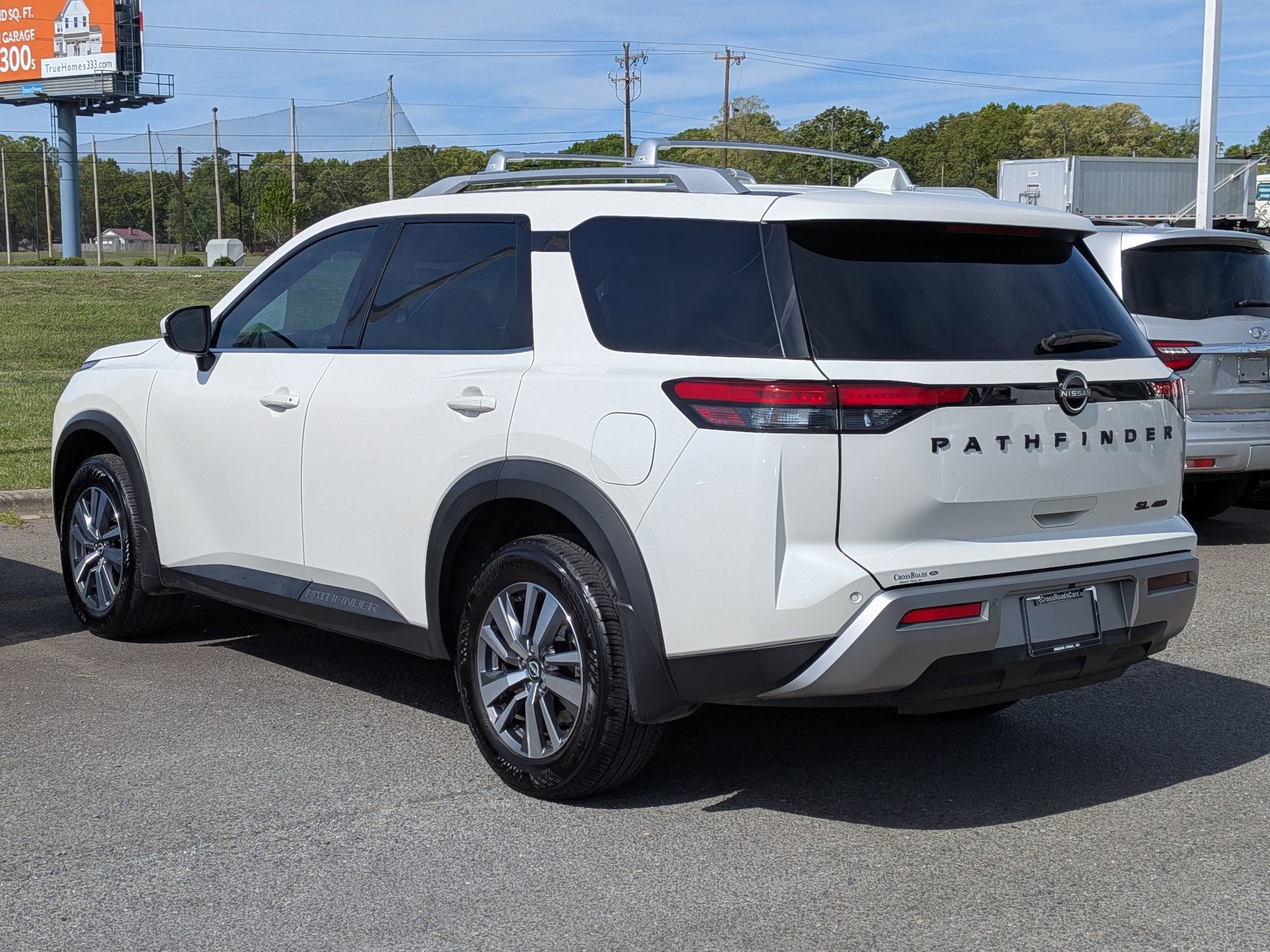 2024 Nissan Pathfinder SL