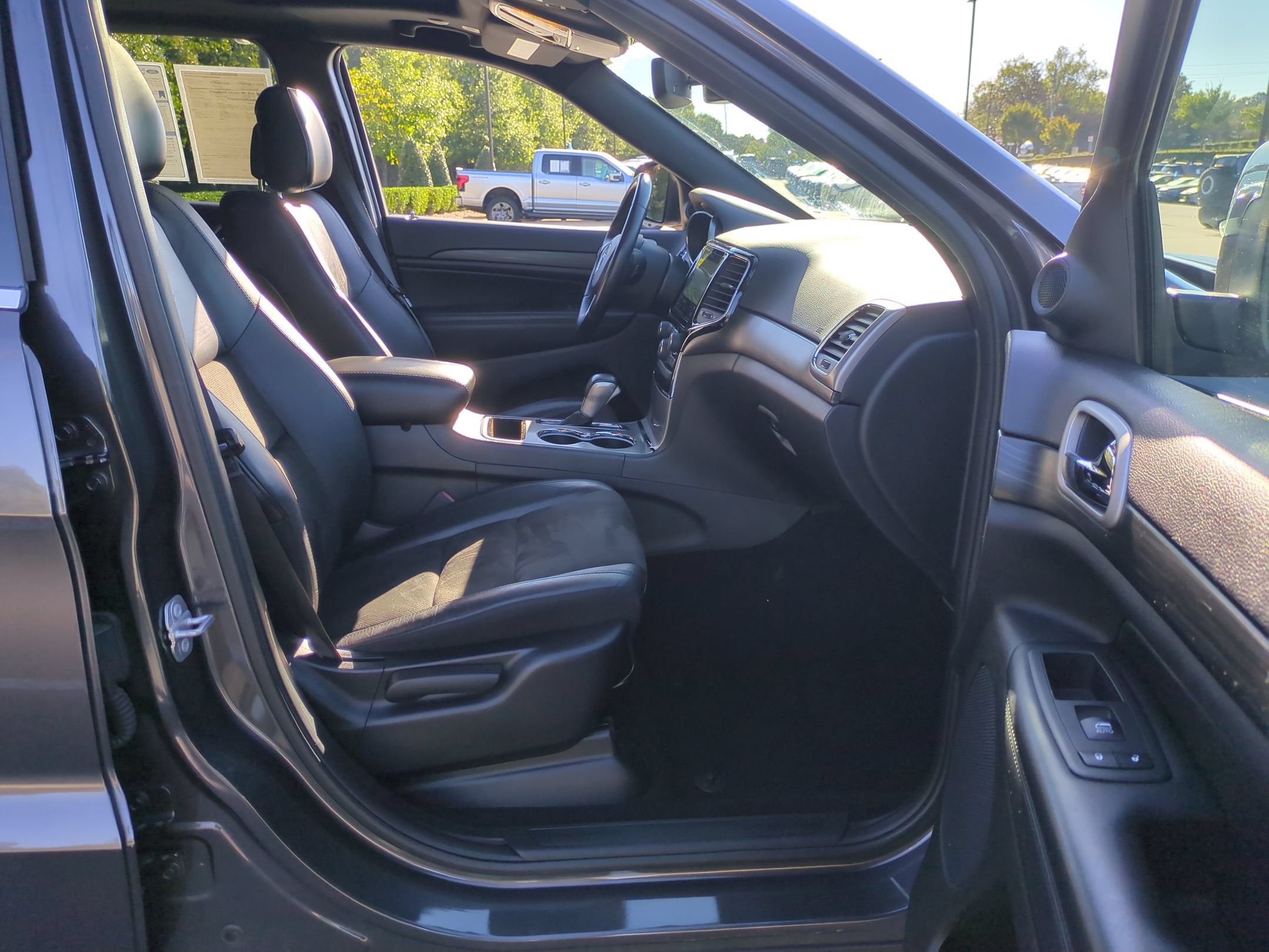 2020 Jeep Grand Cherokee Laredo E