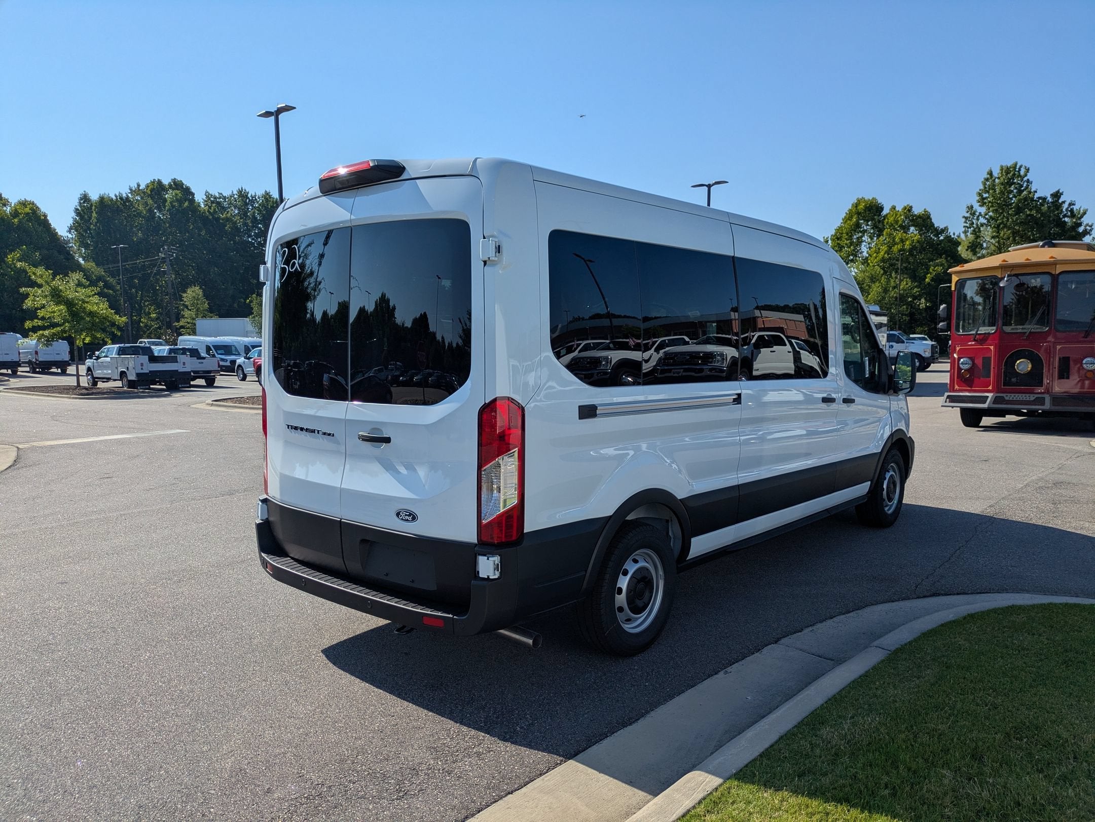 2026 Ford Transit Passenger Wagon XL