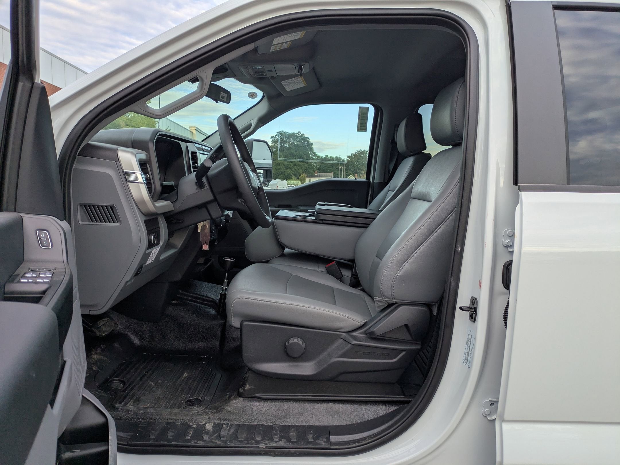 2025 Ford Super Duty F-550 DRW XL