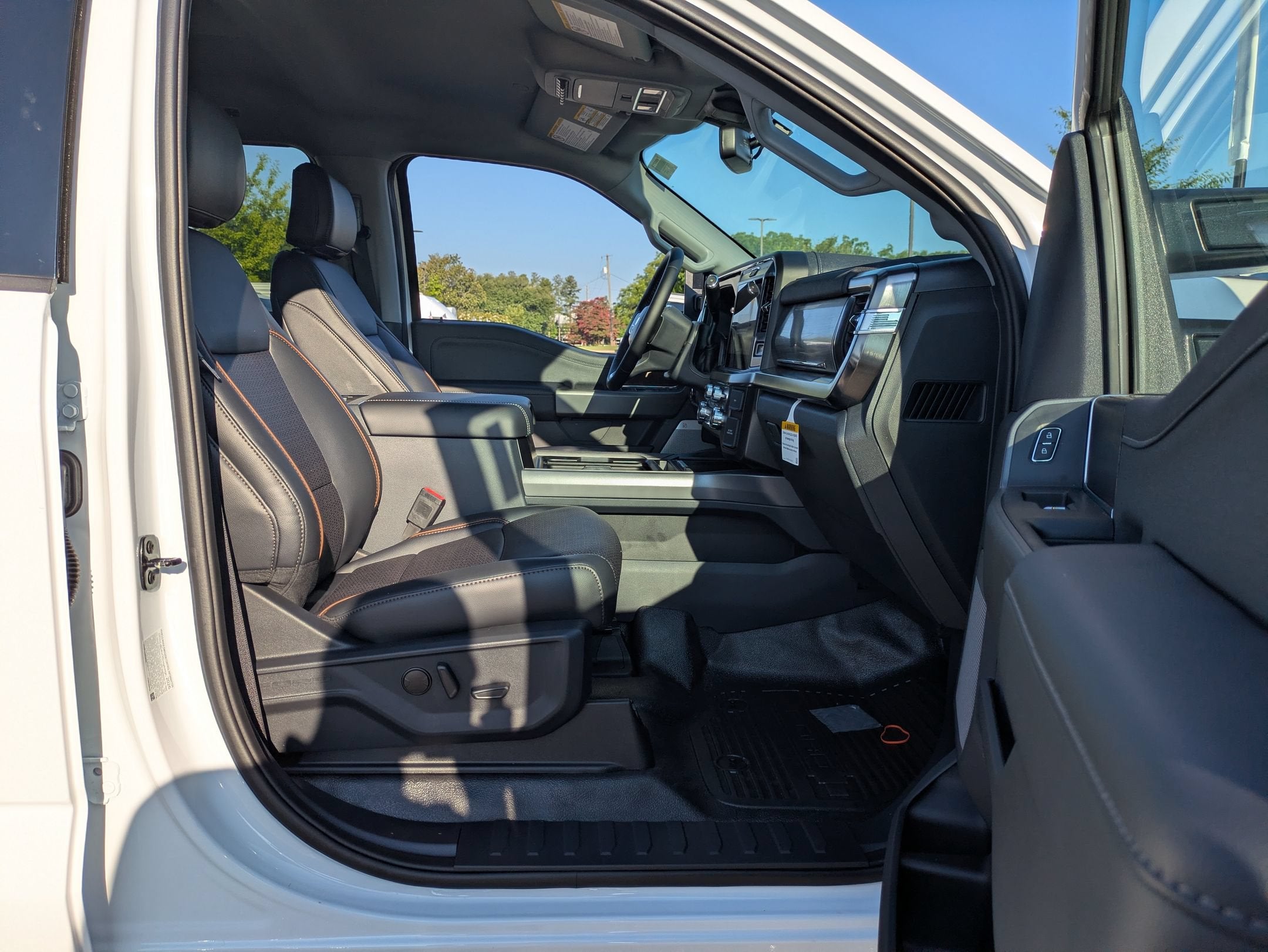 2026 Ford Super Duty F-450 DRW LARIAT