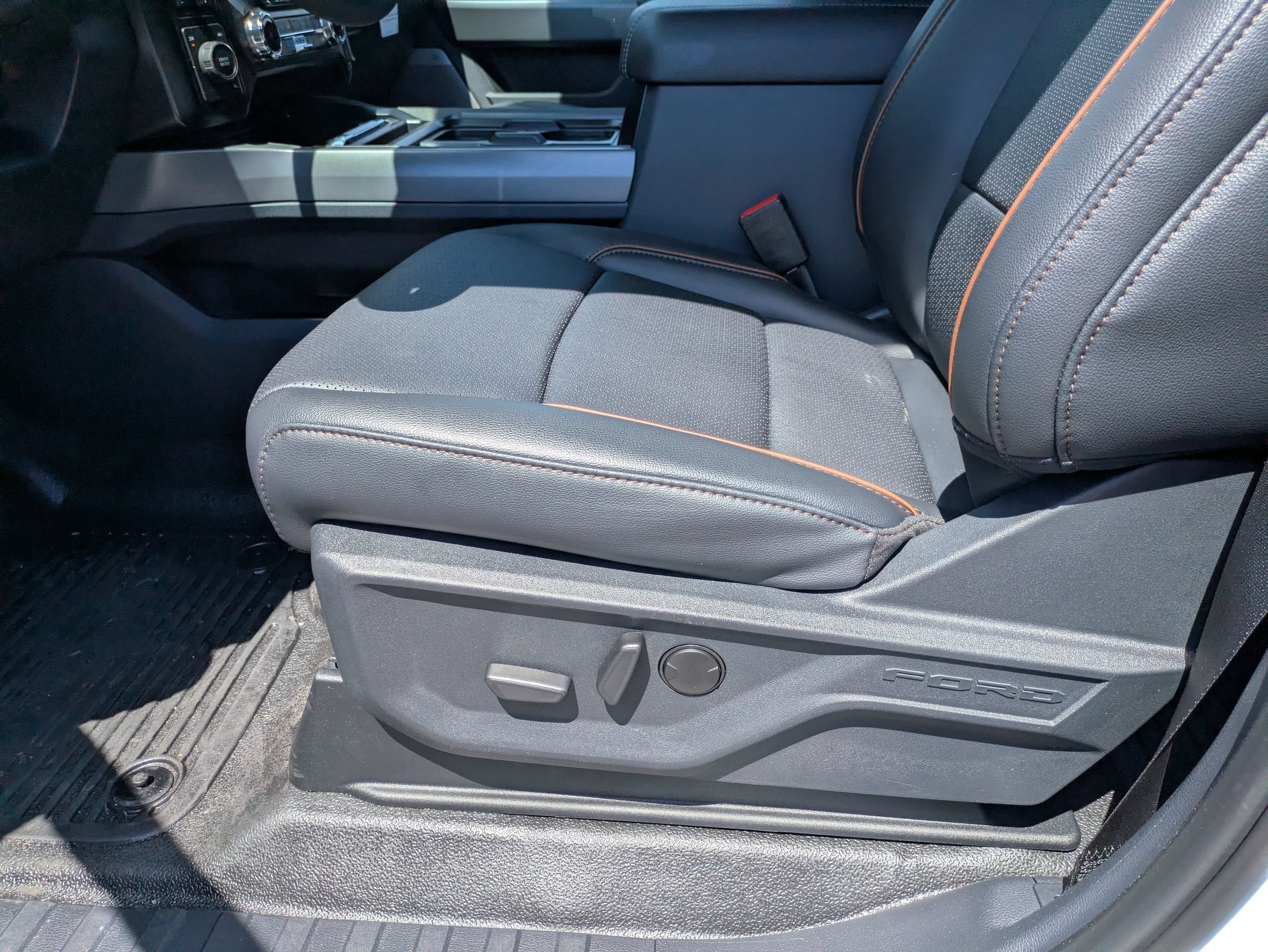 2026 Ford Super Duty F-450 DRW LARIAT