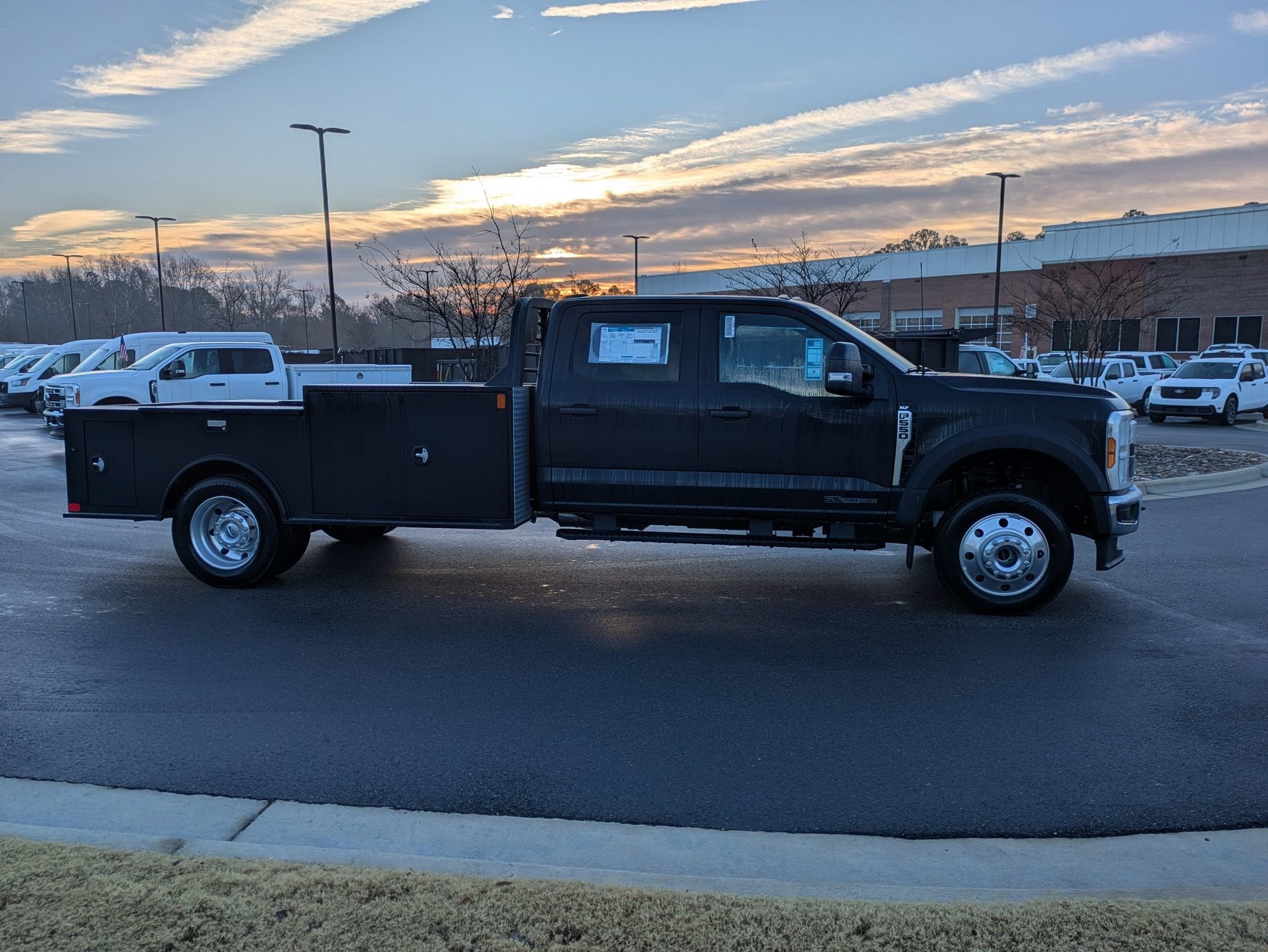 2025 Ford Super Duty F-550 DRW XL