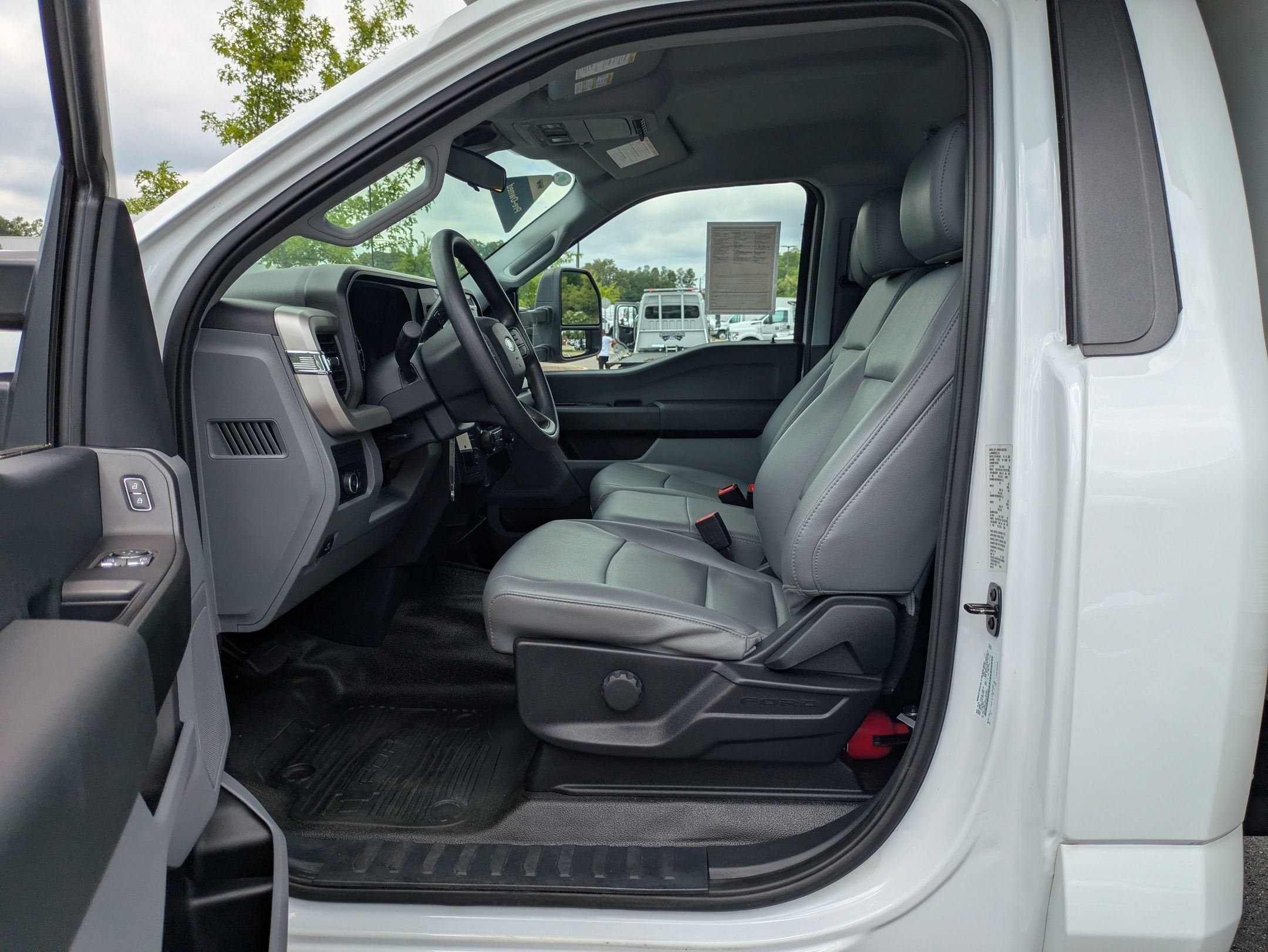 2024 Ford Super Duty F-550 DRW XL